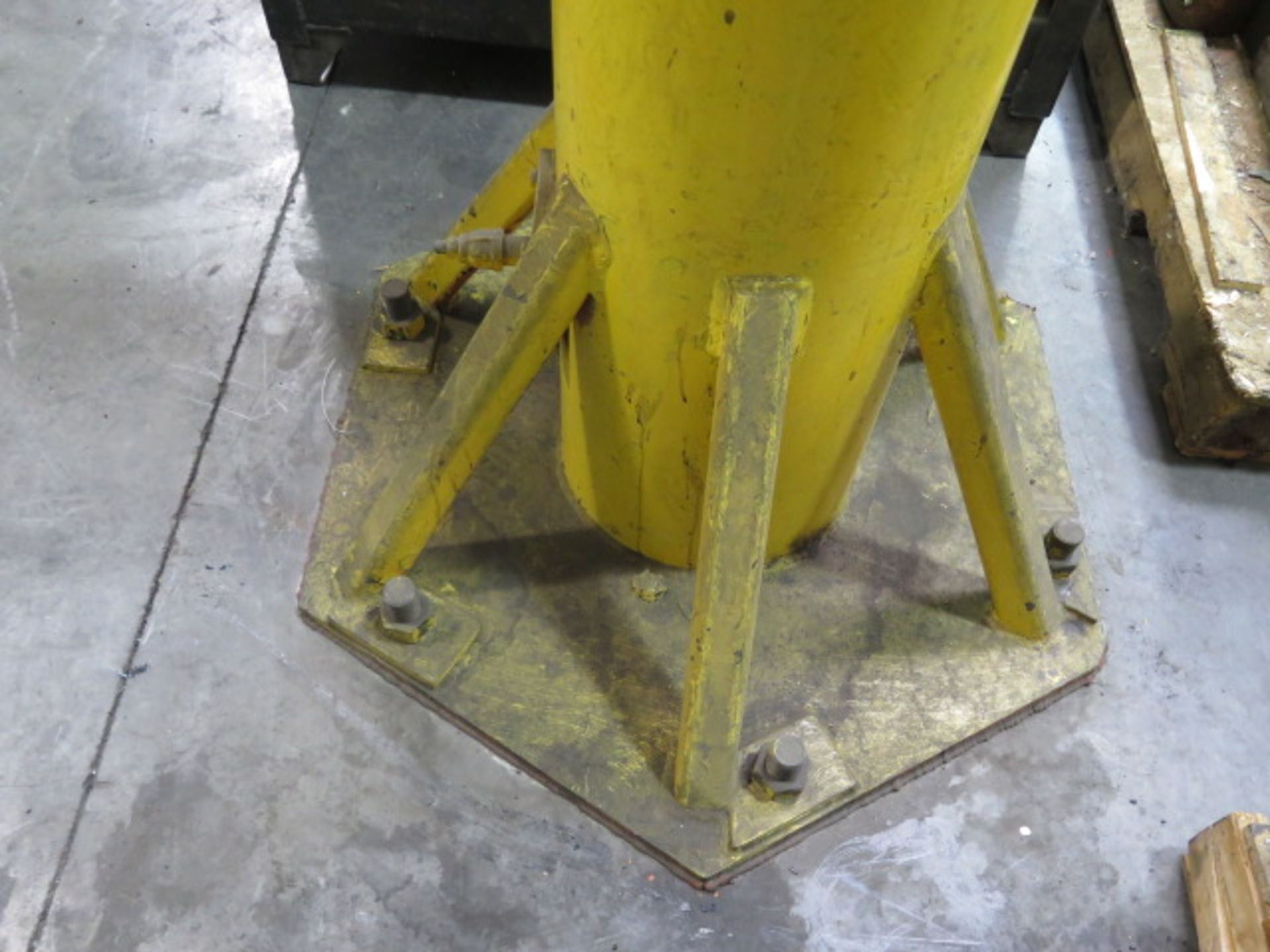 Abell-Howe ¼ Ton Floor Mounted Jib Crane w/ CM ½ Ton Electric Hoist (SOLD AS-IS - NO WARRANTY) - Bild 3 aus 10