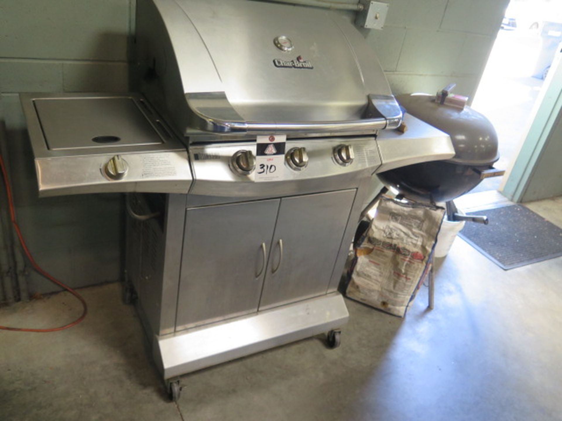 Char-Broil Gas BBQ and Weber BBQ (SOLD AS-IS - NO WARRANTY)
