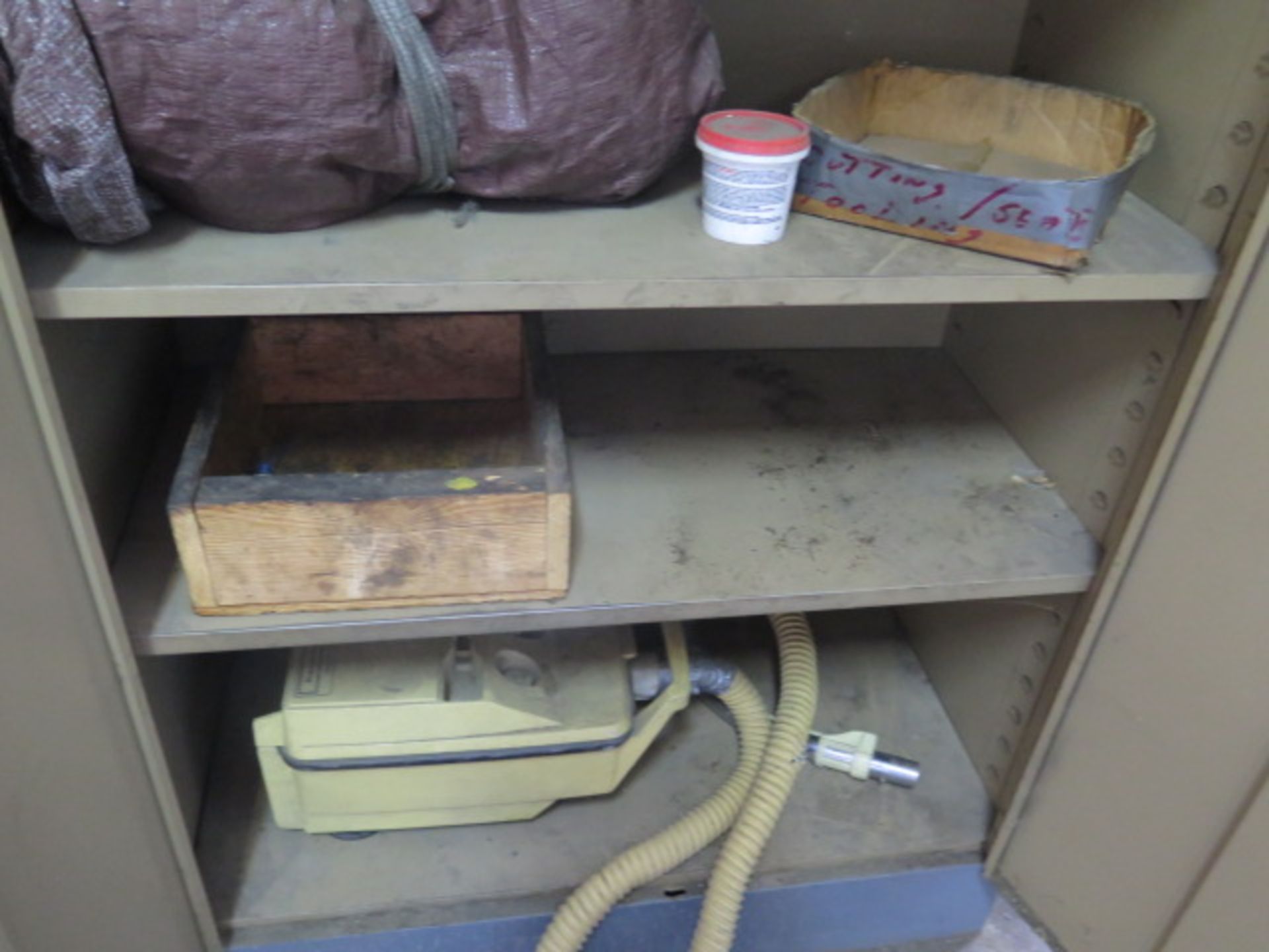 Storage Cabinets (3) w/ Misc (SOLD AS-IS - NO WARRANTY) - Bild 3 aus 6