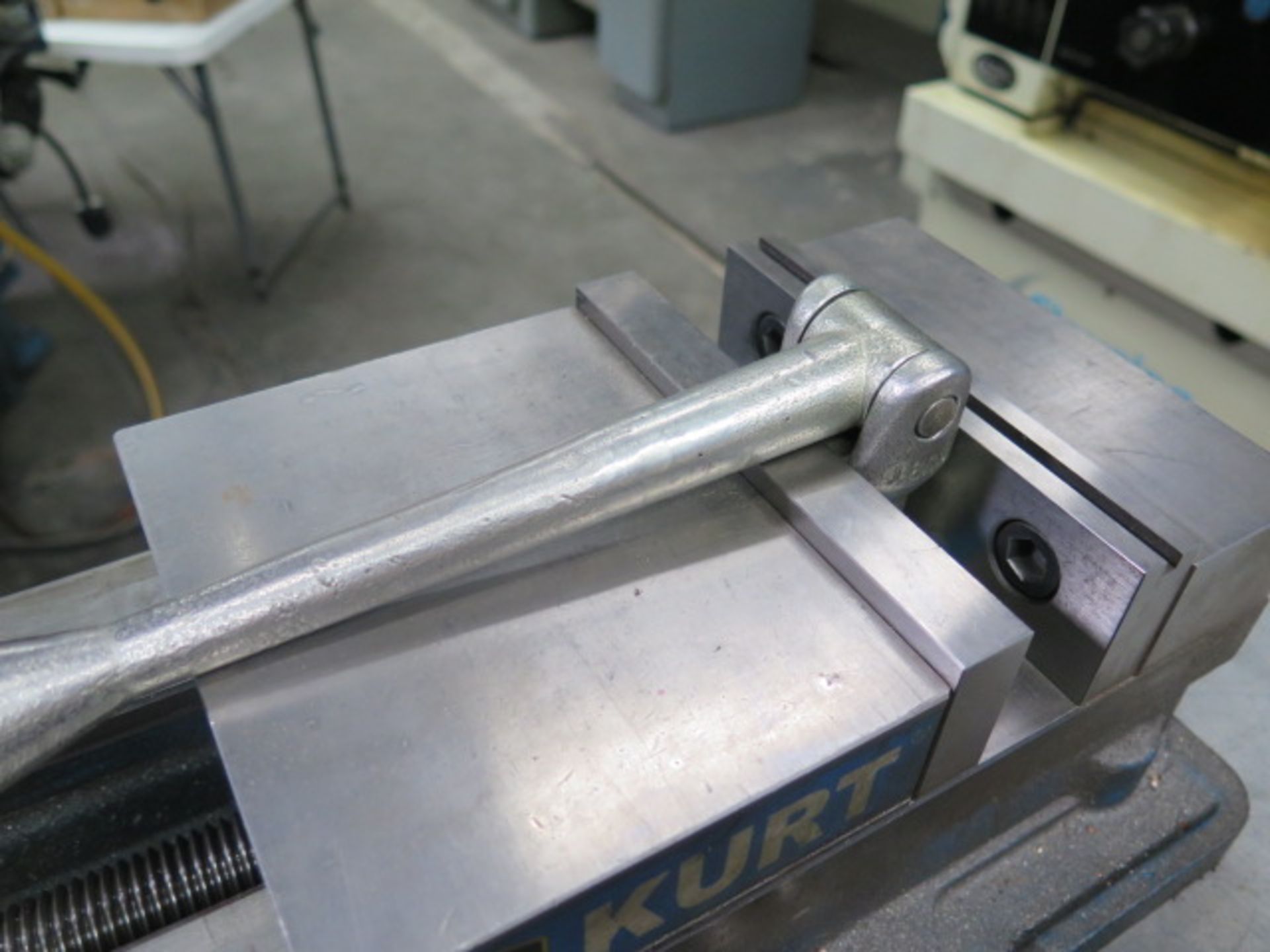 Kurt D688 6" Angle-Lock Vise (SOLD AS-IS - NO WARRANTY) - Image 4 of 5