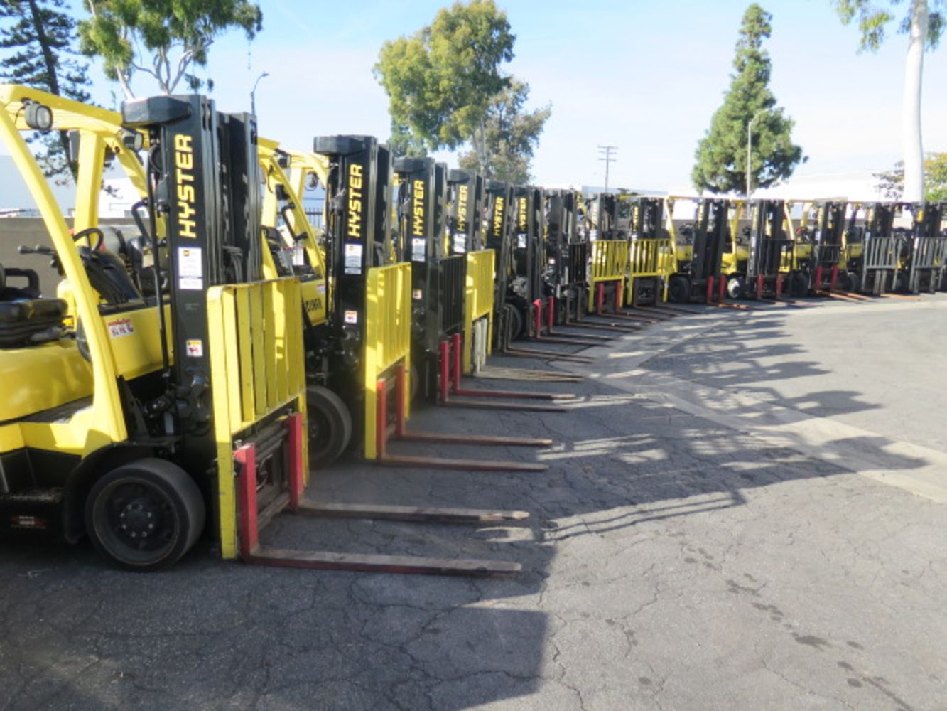 LATE MODEL “HYSTER & YALE” FORKLIFTS & 600 KW GENERATOR AUCTION