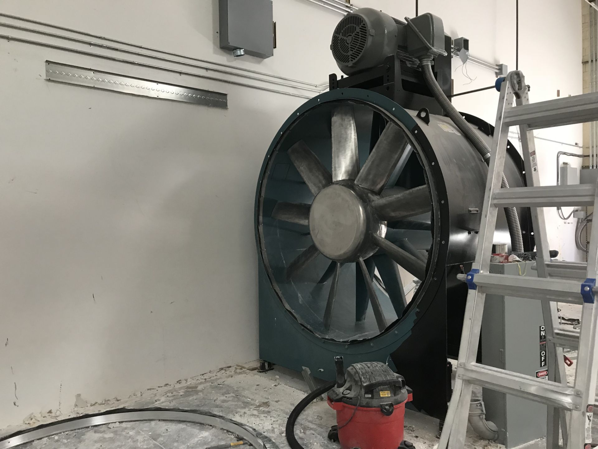 WIND TUNNEL FAN: TWIN CITY FAN & BLOWER, 200,000CFM, 460V 3PH., 125HP MOTOR. LOCATED AT CM RIGGING - Image 2 of 3