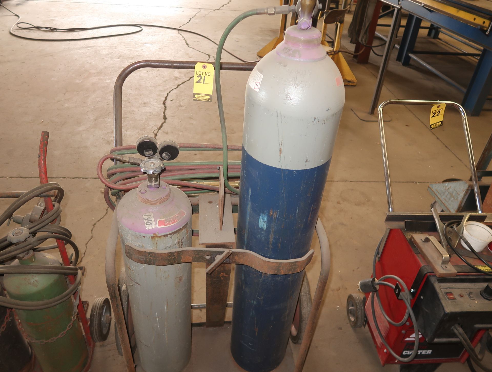 LARGE TORCH CART W/BOTTLES, TORCH, GAGES, TWIN HOSE, ETC.