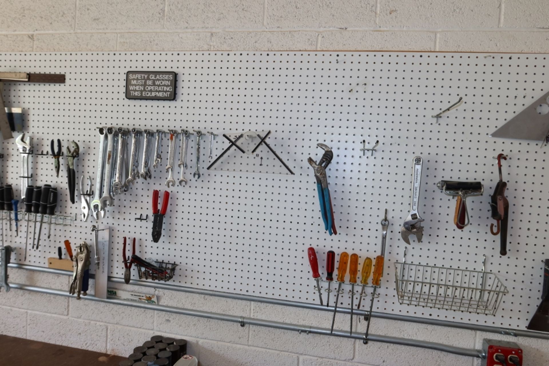 LOT NUT & BOLT BINS, ALL CONTENTS OF PEG BOARD (NO PEG BOARD) - Image 5 of 10