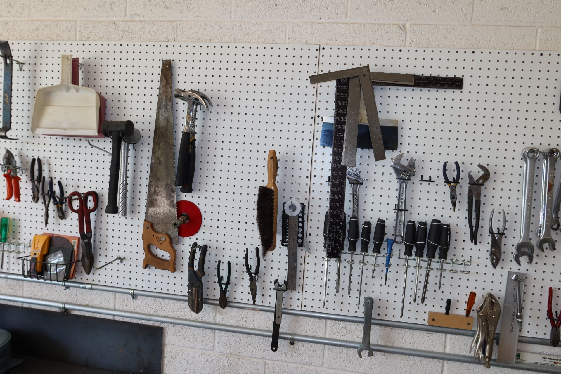 LOT NUT & BOLT BINS, ALL CONTENTS OF PEG BOARD (NO PEG BOARD) - Image 8 of 10