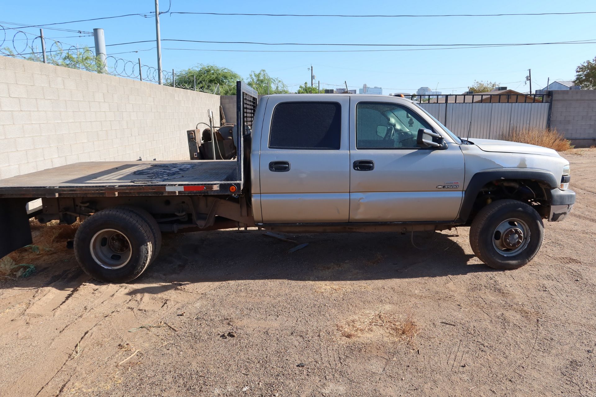 2002 CHEVROLET 3500 LT HD DIESEL 9' FLATBED, CREW CAB, TRUCK LOOKS LIKE HELL, BUT RUNS GREAT. 30290 - Image 12 of 14