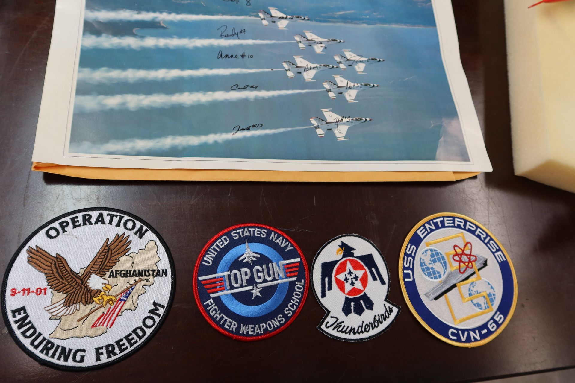 LOT COLLECTION THUNDERBIRD COLLECTABLES: 2 AUTOGRAPHED JETS, SIGNED W/# PICTURES & PATCHES - Image 12 of 12