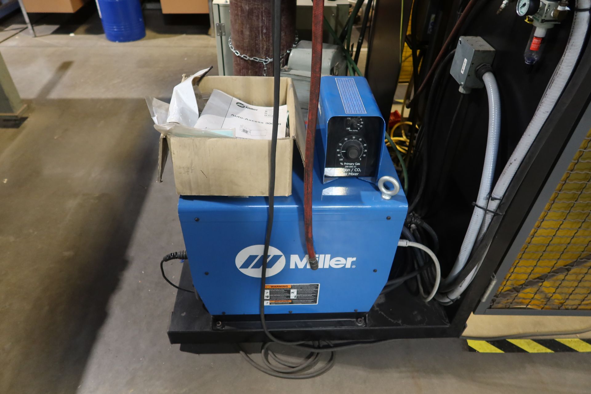 ROBOTIC GMAW WELDING CELL: 2015 MILLER PANASONIC PERFORMARC ROBOTIC WELDING SYSTEM MDL. PA250M SN. - Image 5 of 14