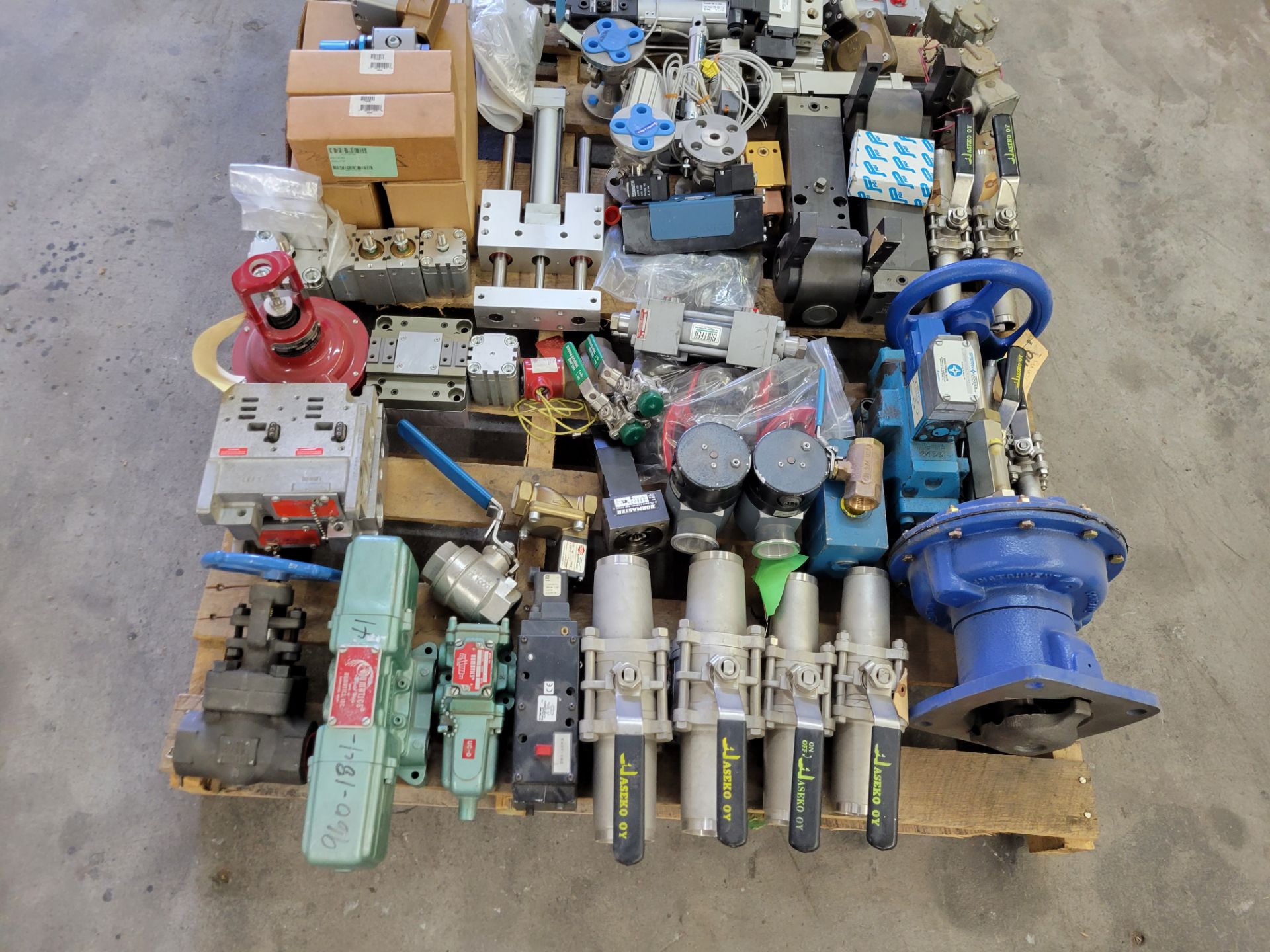 LOT VALVES & CYLINDERS - Image 3 of 5