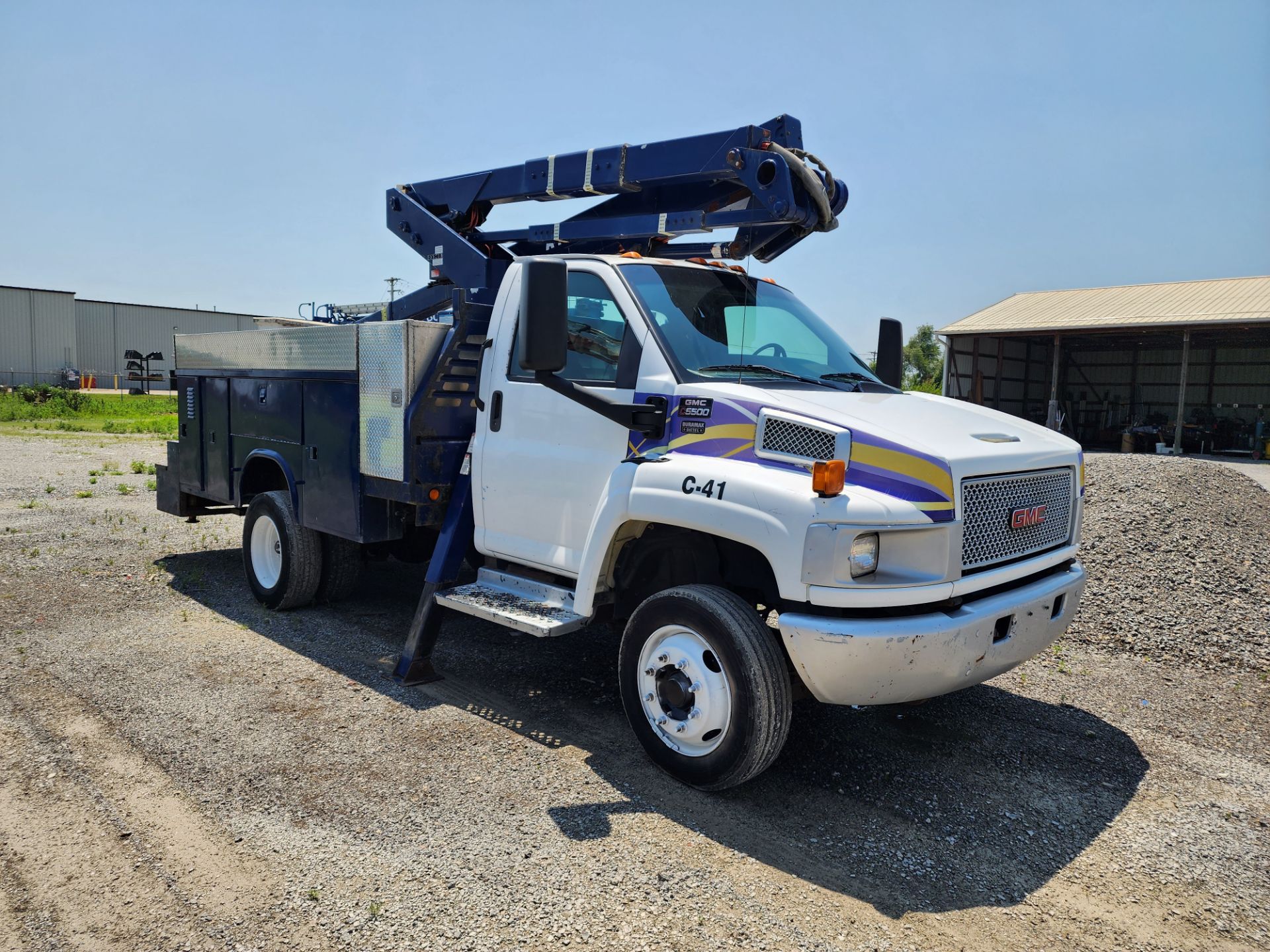 2005 GMC C5500 Sign Truck w/Elliot 41' Sign Crane - Image 2 of 15