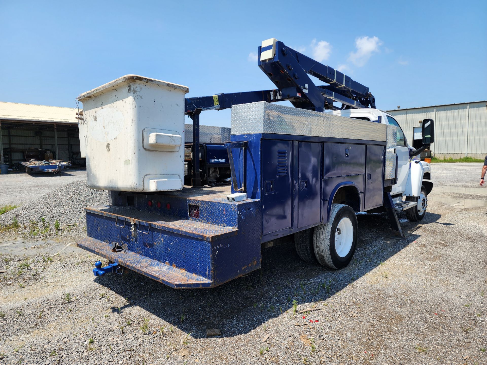 2005 GMC C5500 Sign Truck w/Elliot 41' Sign Crane - Image 5 of 15