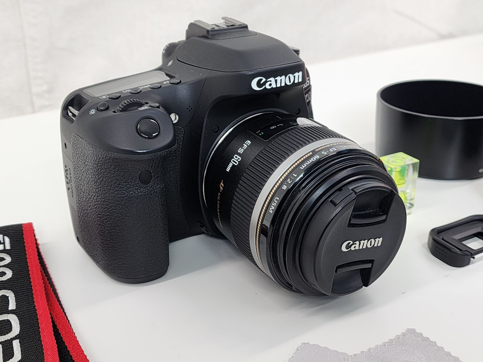 Canon Model EOS 80D (W) DSLR Camera Body, 24.2 Mega Pixel, Dual Pixel CMOS AF, Cross-Type Zmac 45- - Image 3 of 14