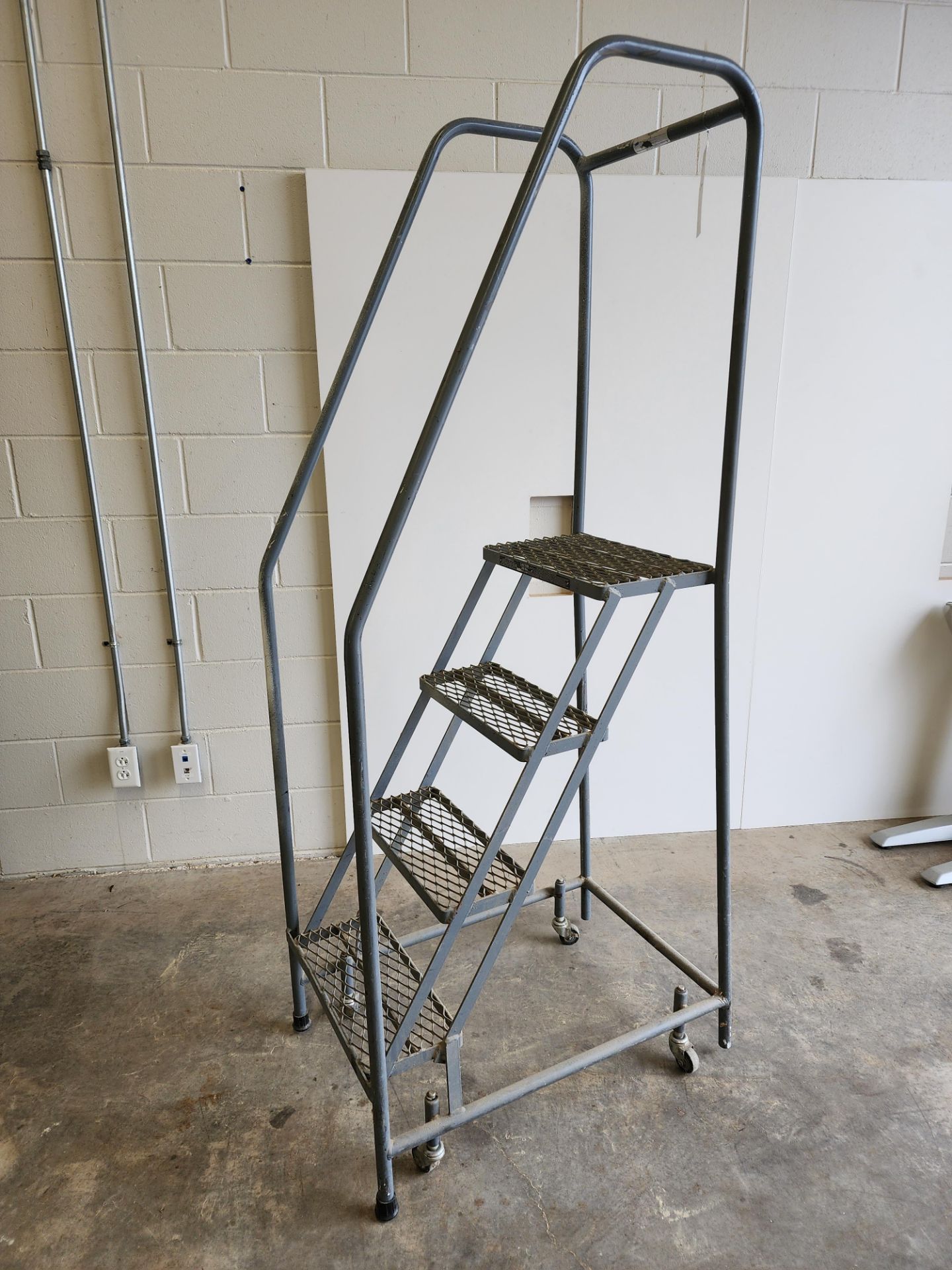 4-Step Rolling Warehouse Ladder, 300-Lb Capacity