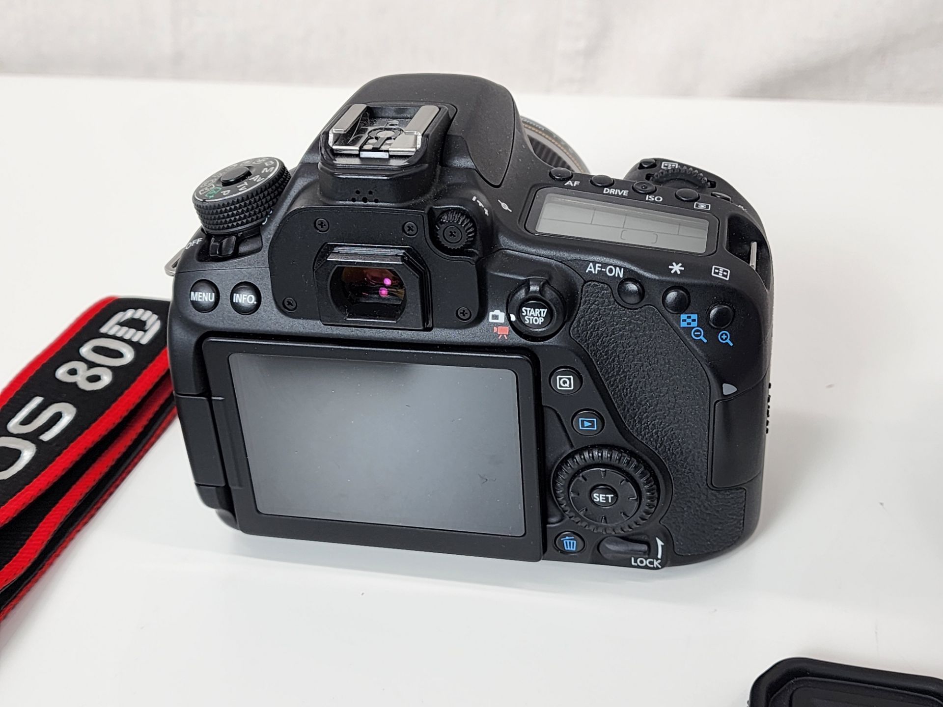 Canon Model EOS 80D (W) DSLR Camera Body, 24.2 Mega Pixel, Dual Pixel CMOS AF, Cross-Type Zmac 45- - Image 4 of 14
