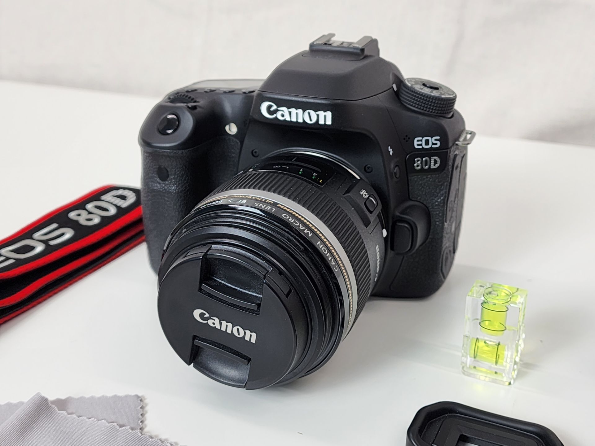 Canon Model EOS 80D (W) DSLR Camera Body, 24.2 Mega Pixel, Dual Pixel CMOS AF, Cross-Type Zmac 45- - Image 2 of 14