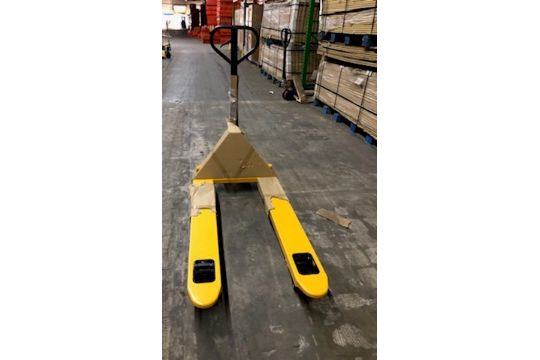 27"W X 48"L BRAND NEW PALLET JACK - Image 2 of 3