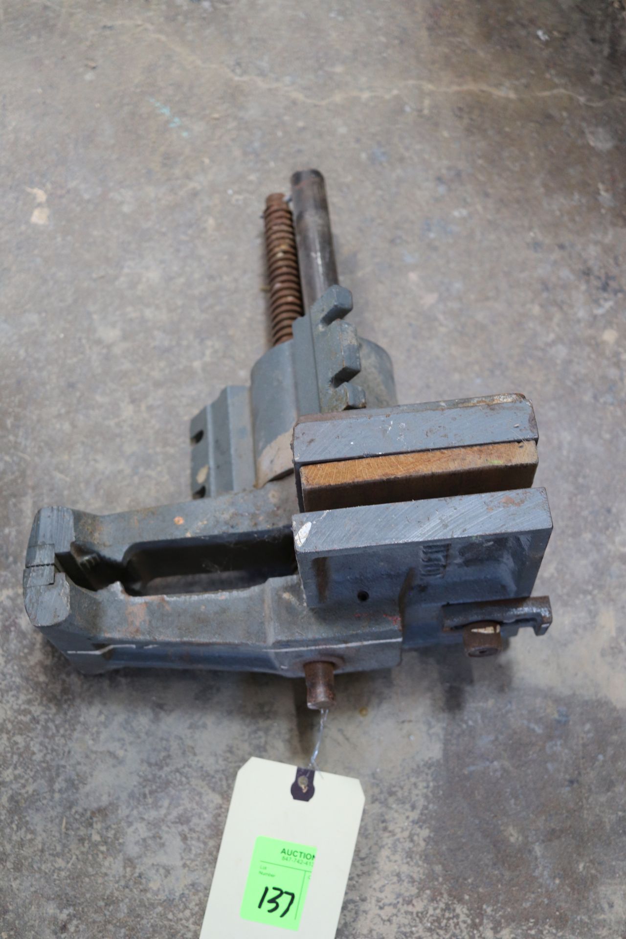 Wilton wood vise