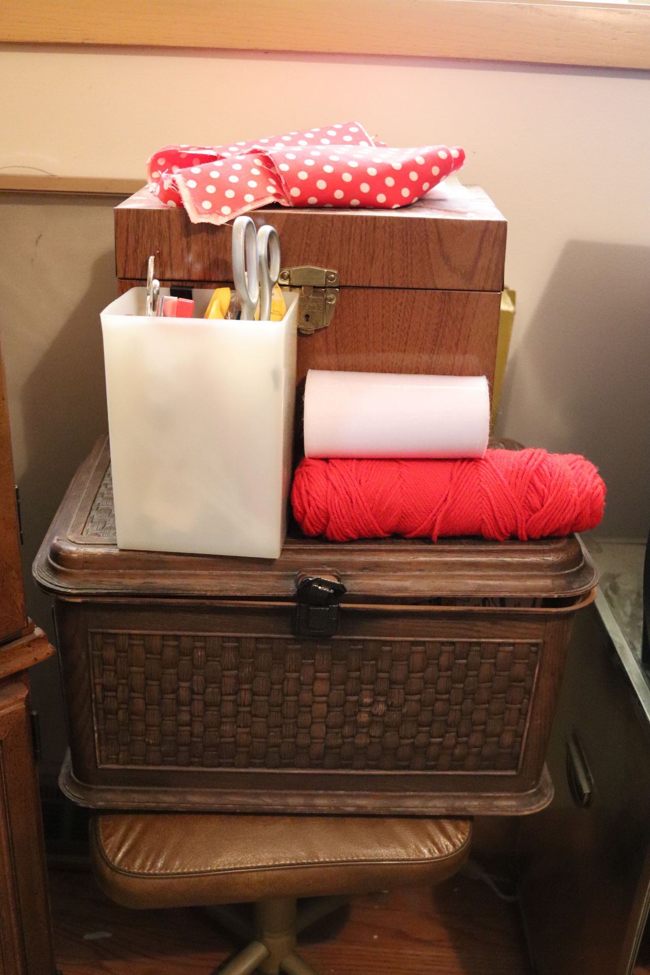 Bernina sewing machine, model 830, with hideaway cabinet and sewing supplies - Image 5 of 5