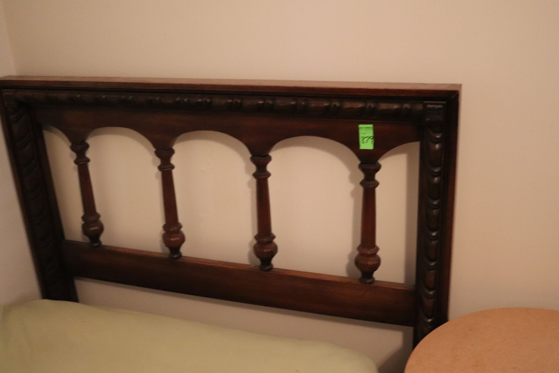 Single bed, wooden headboard with matching floor lamp - Image 3 of 3
