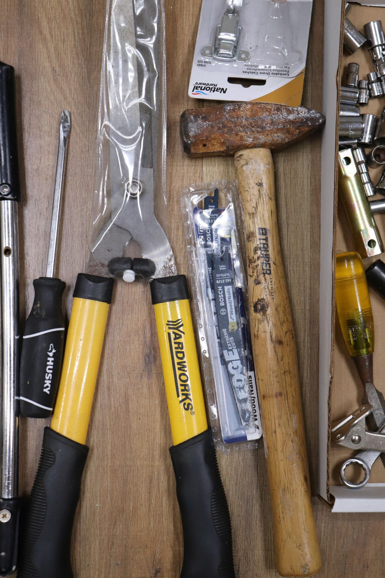 Miscellaneous sockets, hacksaw, mallet, and garden shears - Image 2 of 3