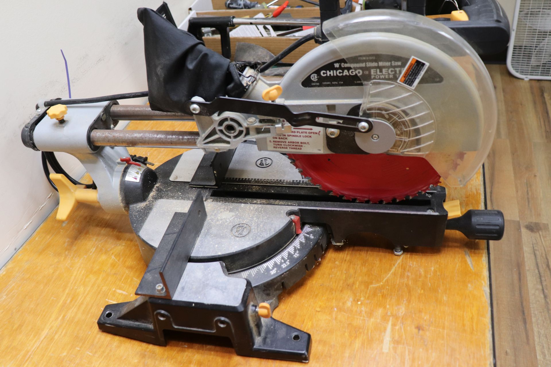 Chicago Electric 10" compound slide mitre saw - Image 2 of 4