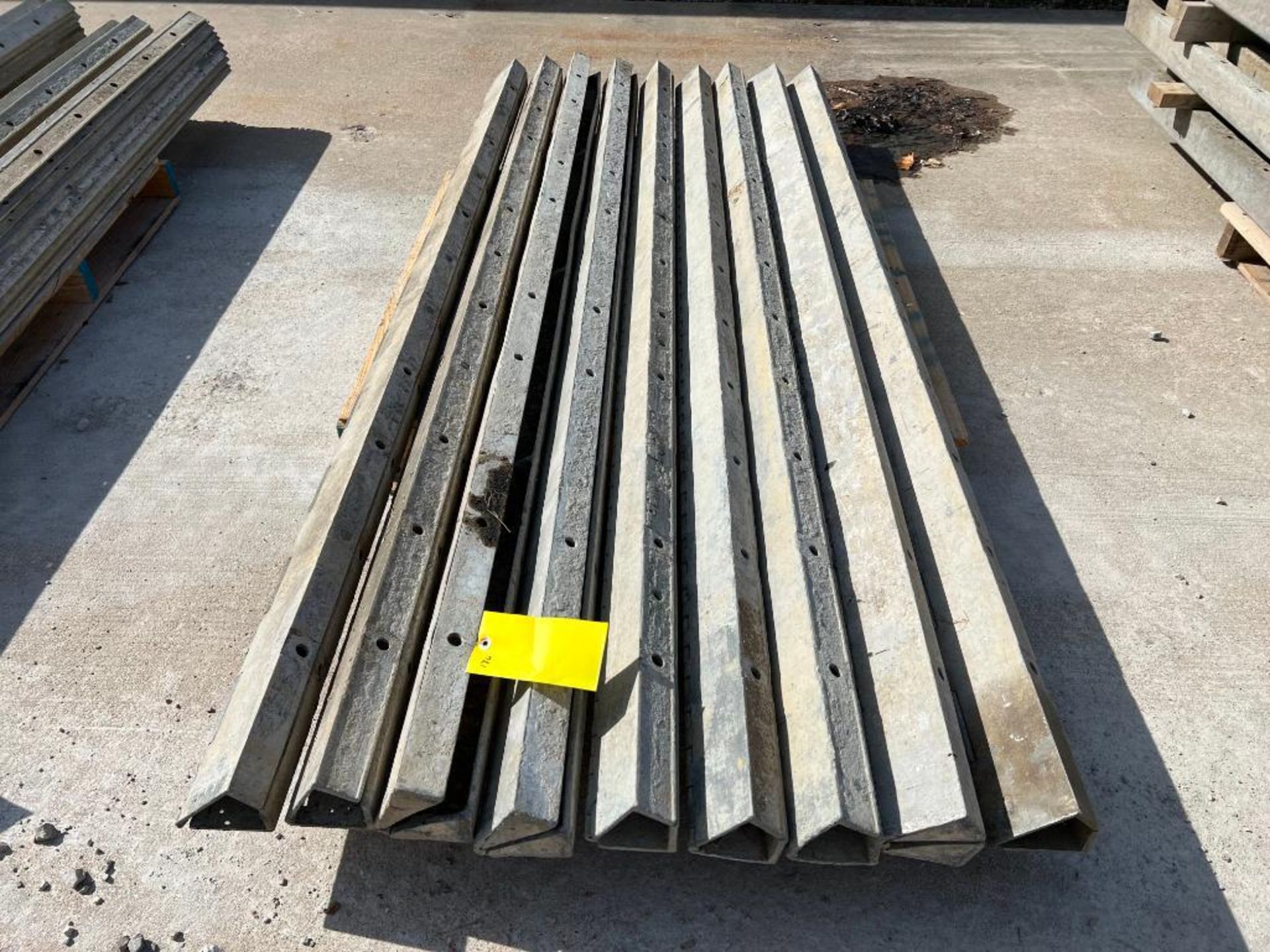 (9) 4" x 4" x8' Hinged Smooth Wall Ties Aluminum Concrete Forms, 8" Hole Pattern. Located in Mt. Ple