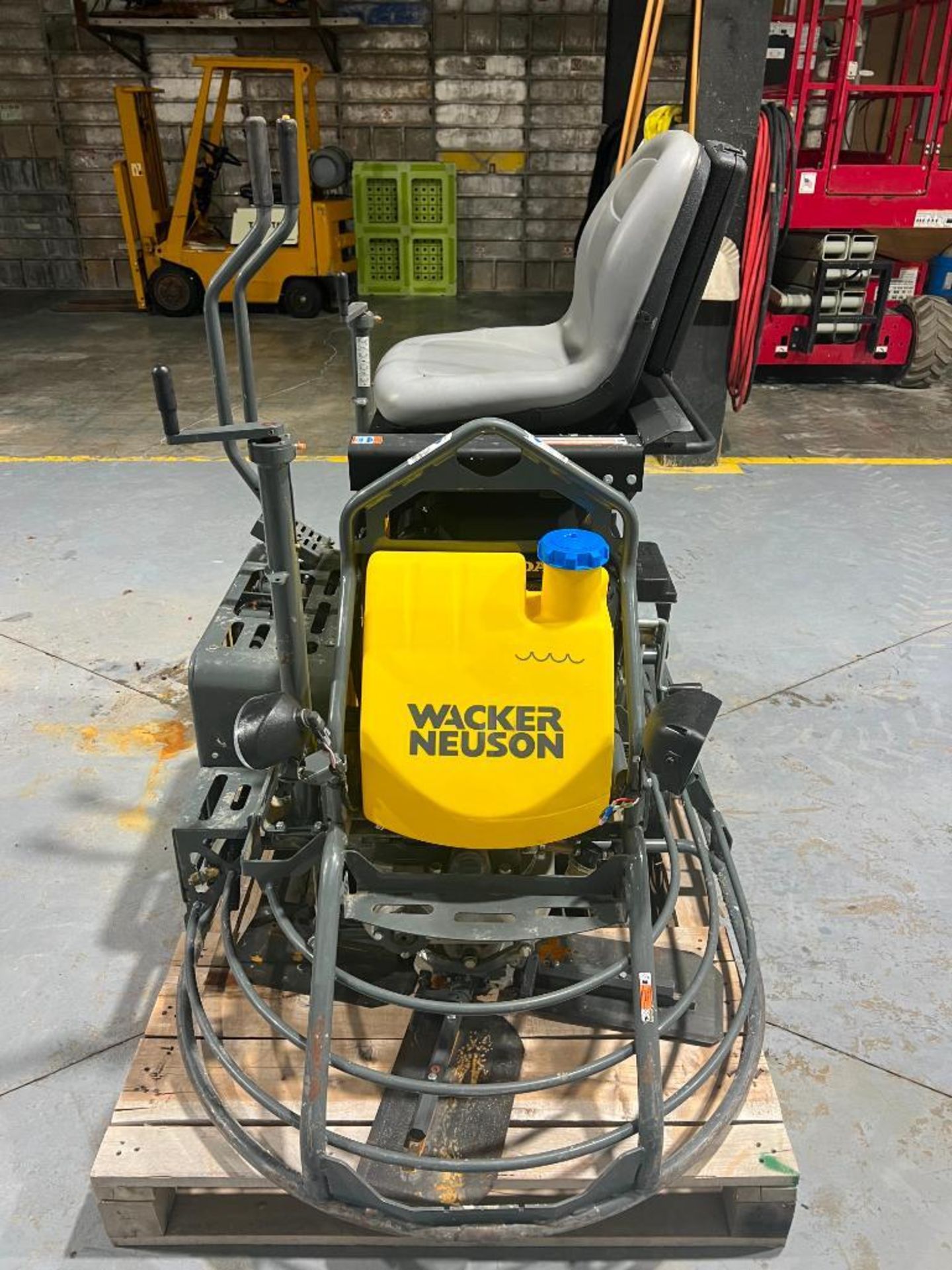 2018 36" Wacker Neuson CRT36-26A Ride On Trowel, Serial #BI02023447, Hours 89, Honda Air-cooled two- - Image 4 of 13