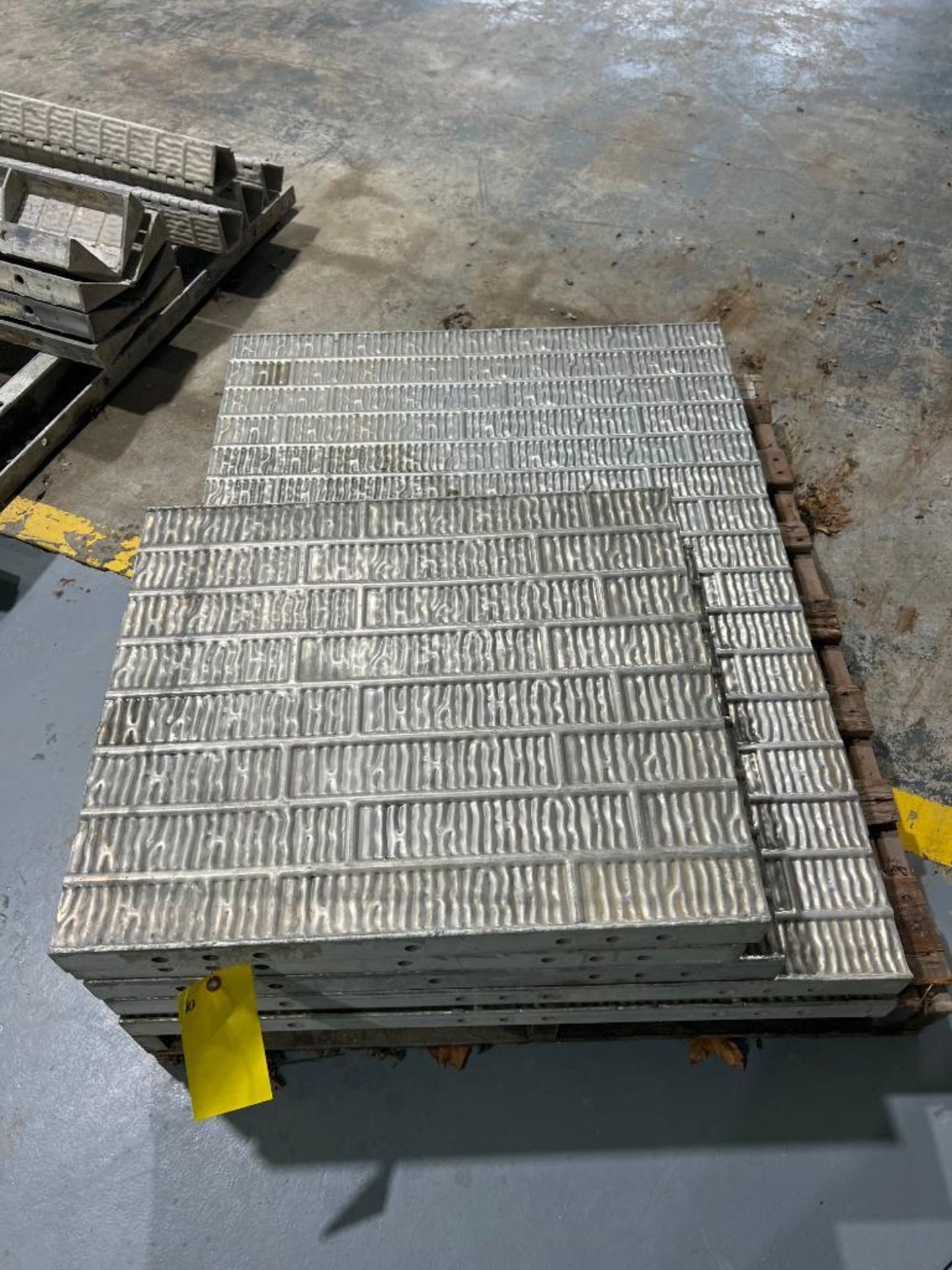 NEW (2) 36" x 4', (1) 30" x 2' & (2) 28" x 2' Vertibrick Western Aluminum Concrete Forms, 8-12 Hole - Image 2 of 4