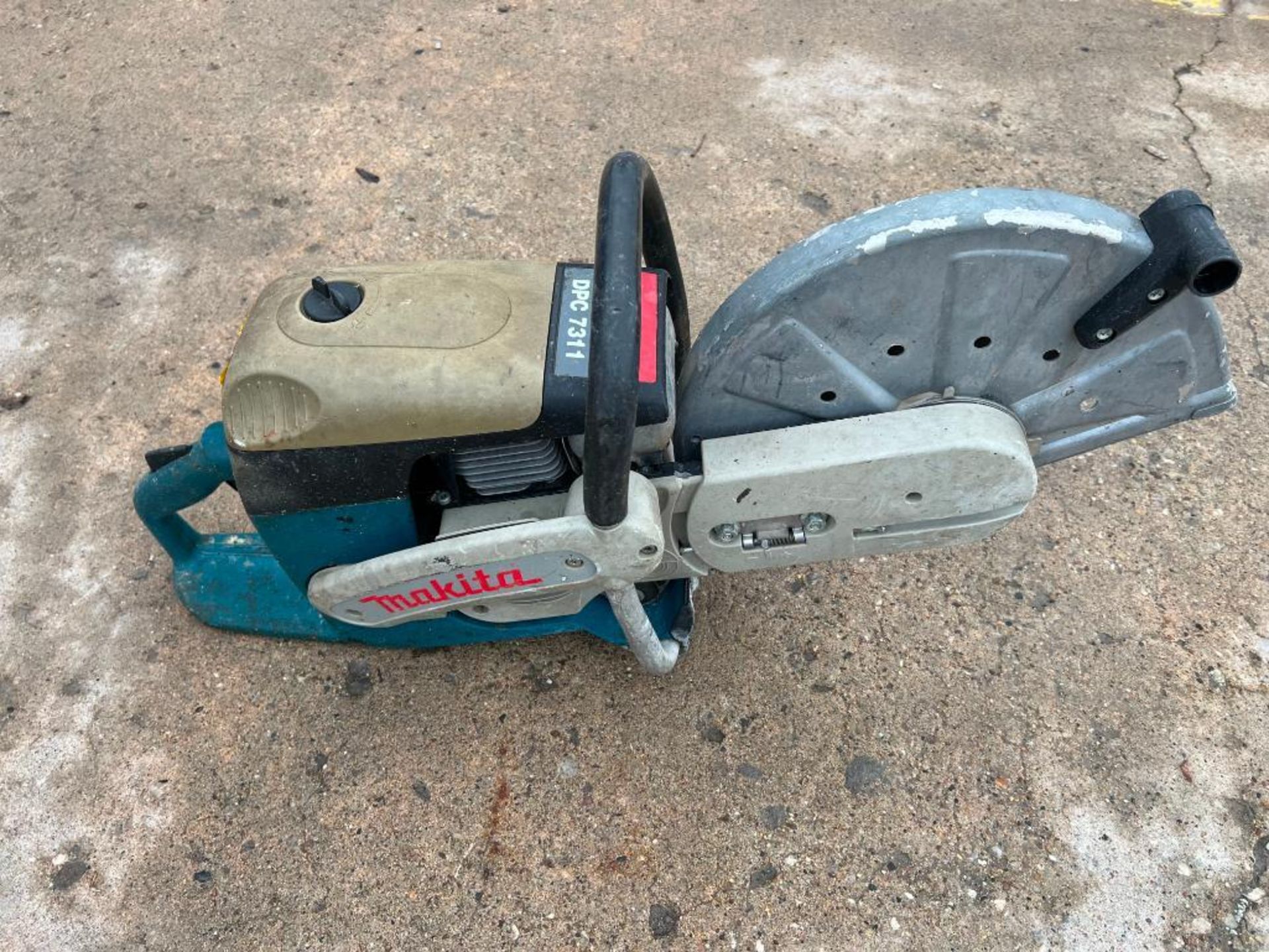 Makita DPC 7311 Concrete Saw. Located in Mt. Pleasant, IA - Image 2 of 3