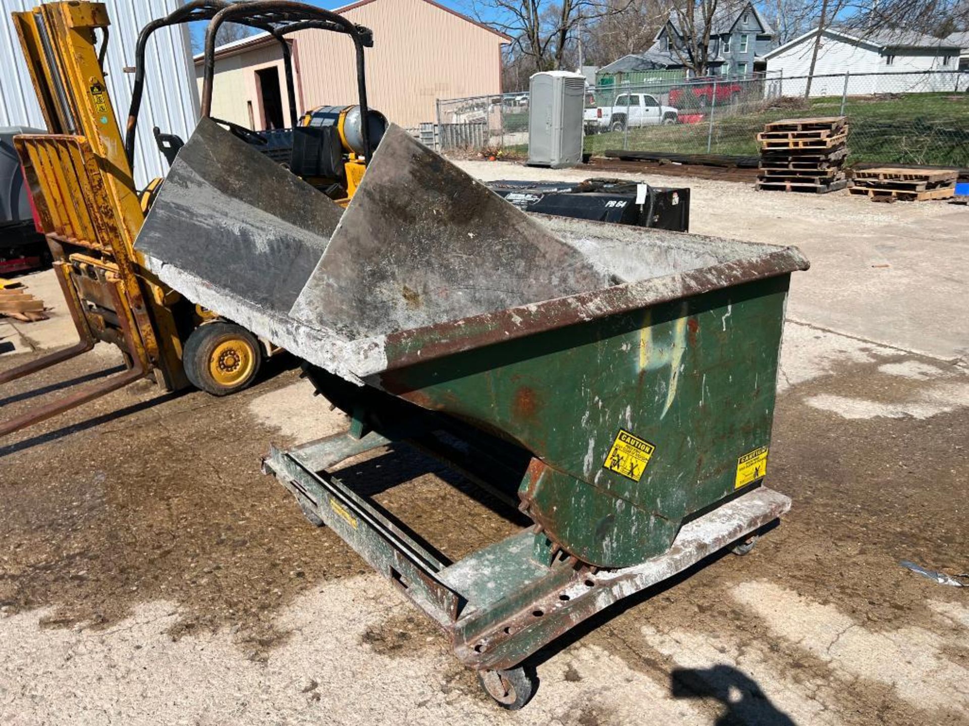 Jesco Self Dumping Trash Hopper, Model 211541, 1.5 Yd Cubic Cap, 4000# Cap Max,. Located in Mt. Plea - Image 2 of 5