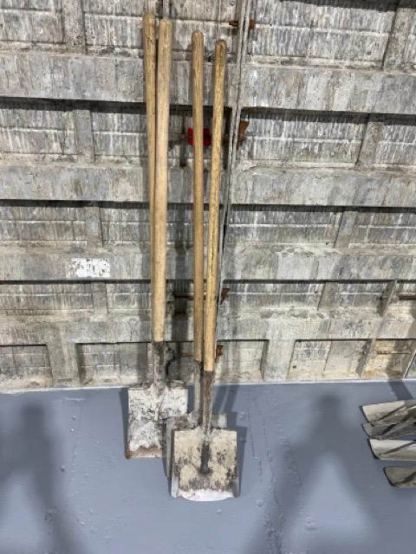 (4) flat head shovel