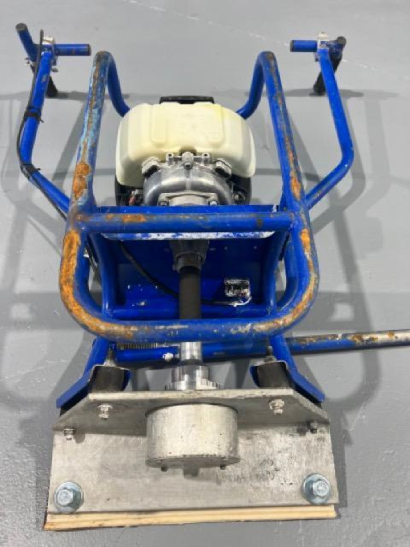 Marshalltown power screed head with Honda engine - Image 4 of 4