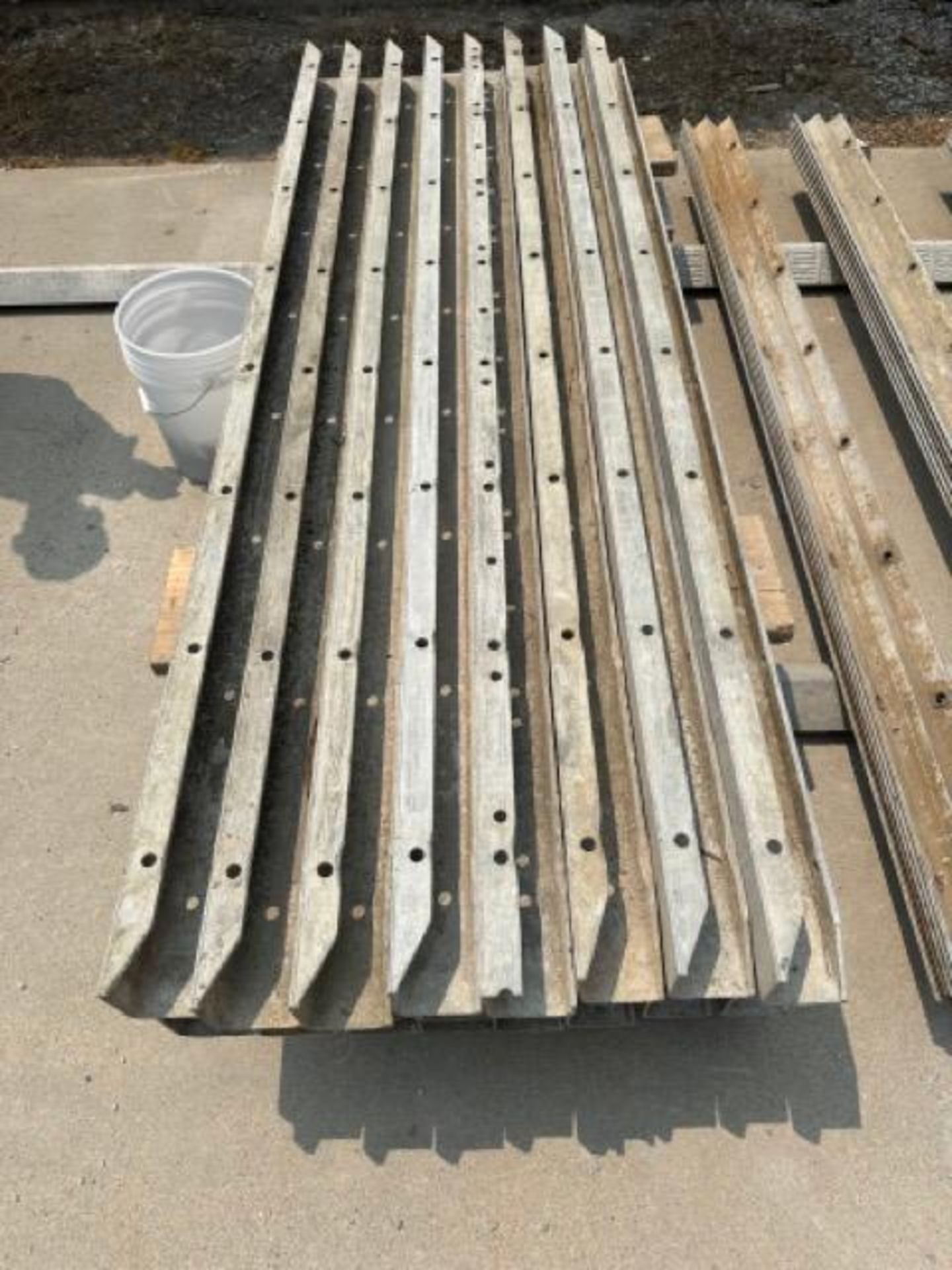 (22) 4" x 4" x 8' ISC Wall-Ties aluminum concrete forms, smooth, 6-12 hole pattern - Image 3 of 3