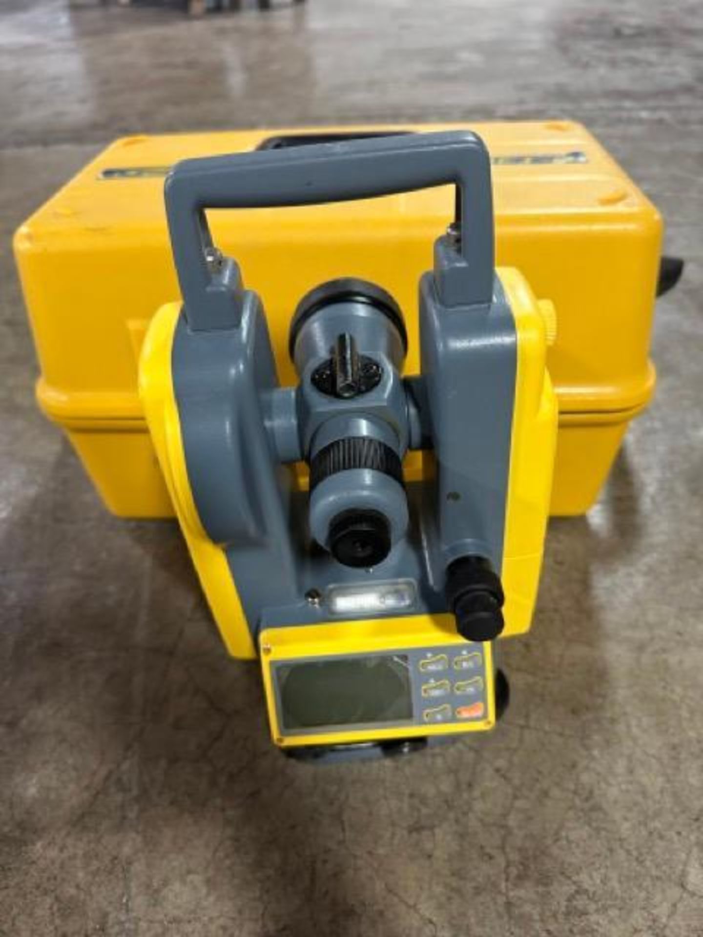 Spectra Precision DET-2 digital electric theodolite with case, LIKE NEW - Image 4 of 6