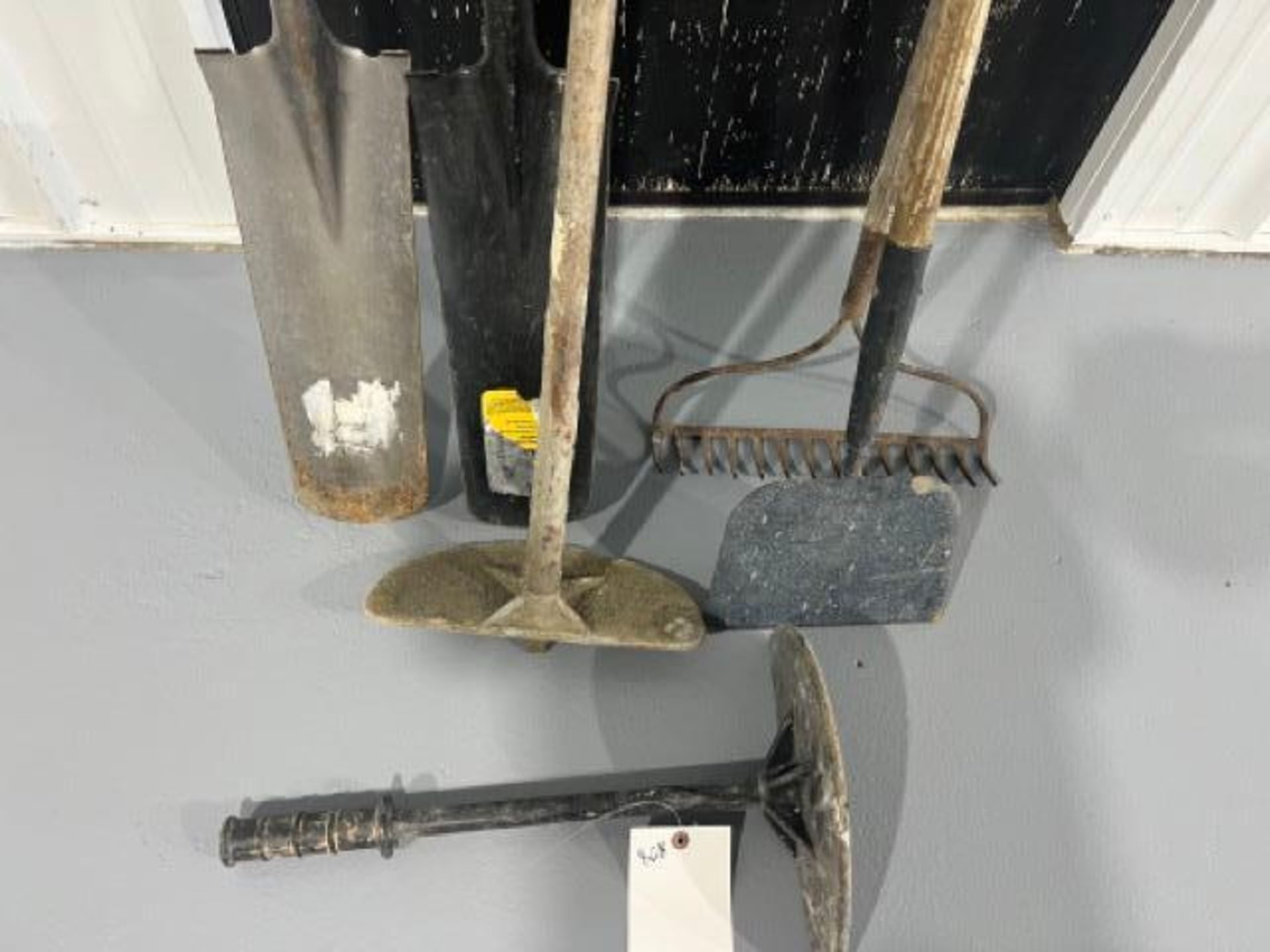 (2) spade, (1) garden rake, (1) scrapper, (1) garden hoe - Image 2 of 2