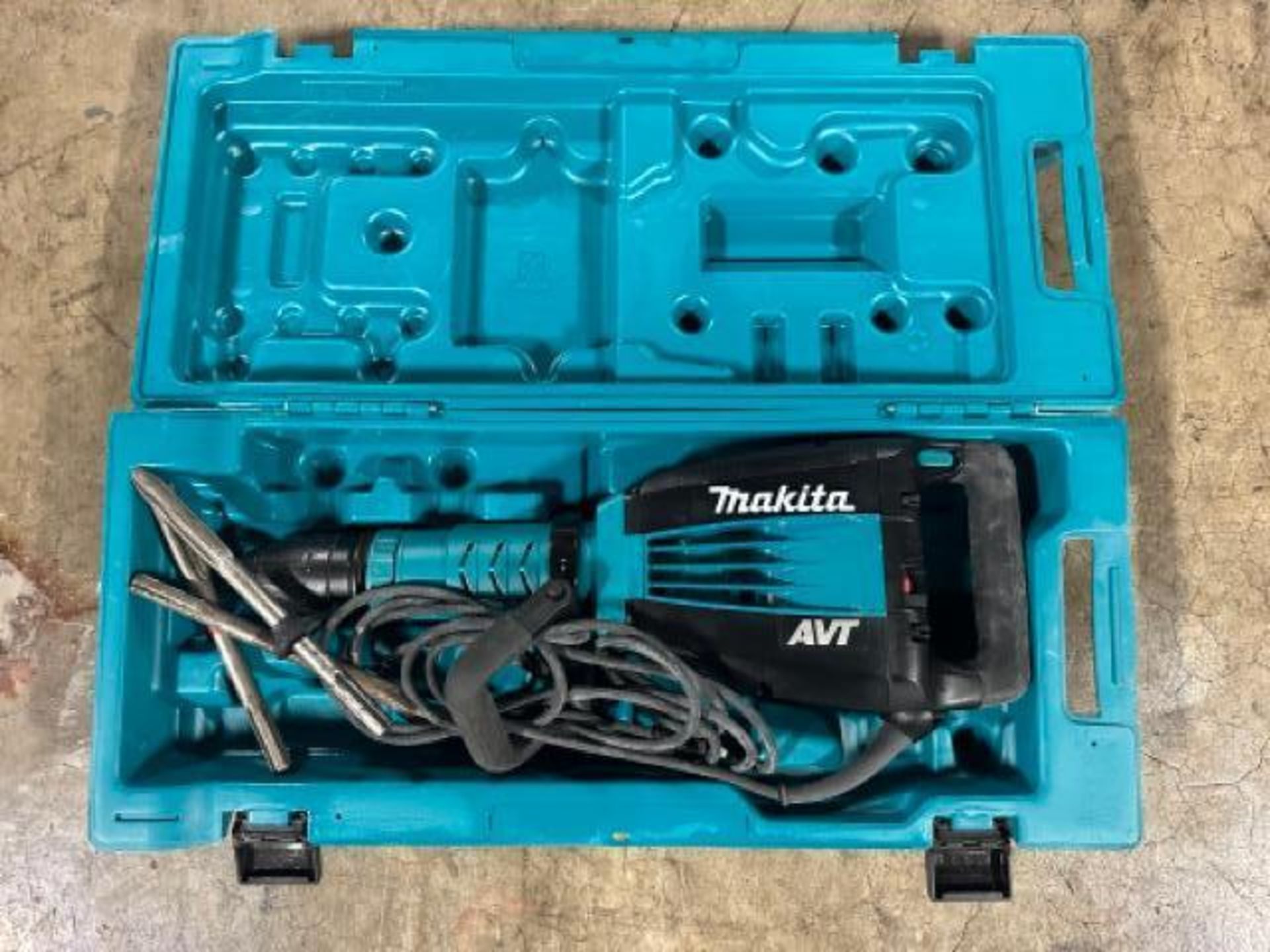 Makita HM1214C SDS Max AVT demolition hammer, like new, with bits