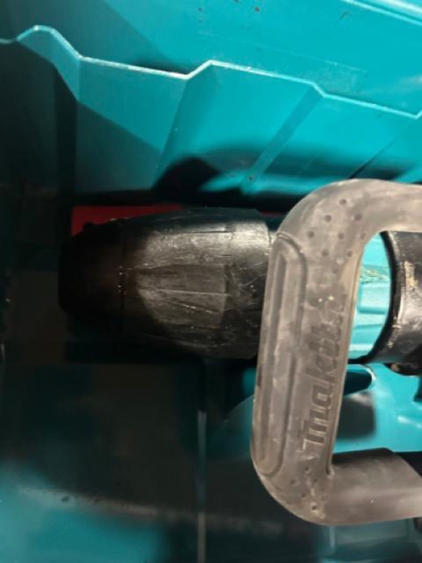 Makita HM1203C SDS Max demolition hammer, like new, includes NEW Hilti bits - Image 4 of 4