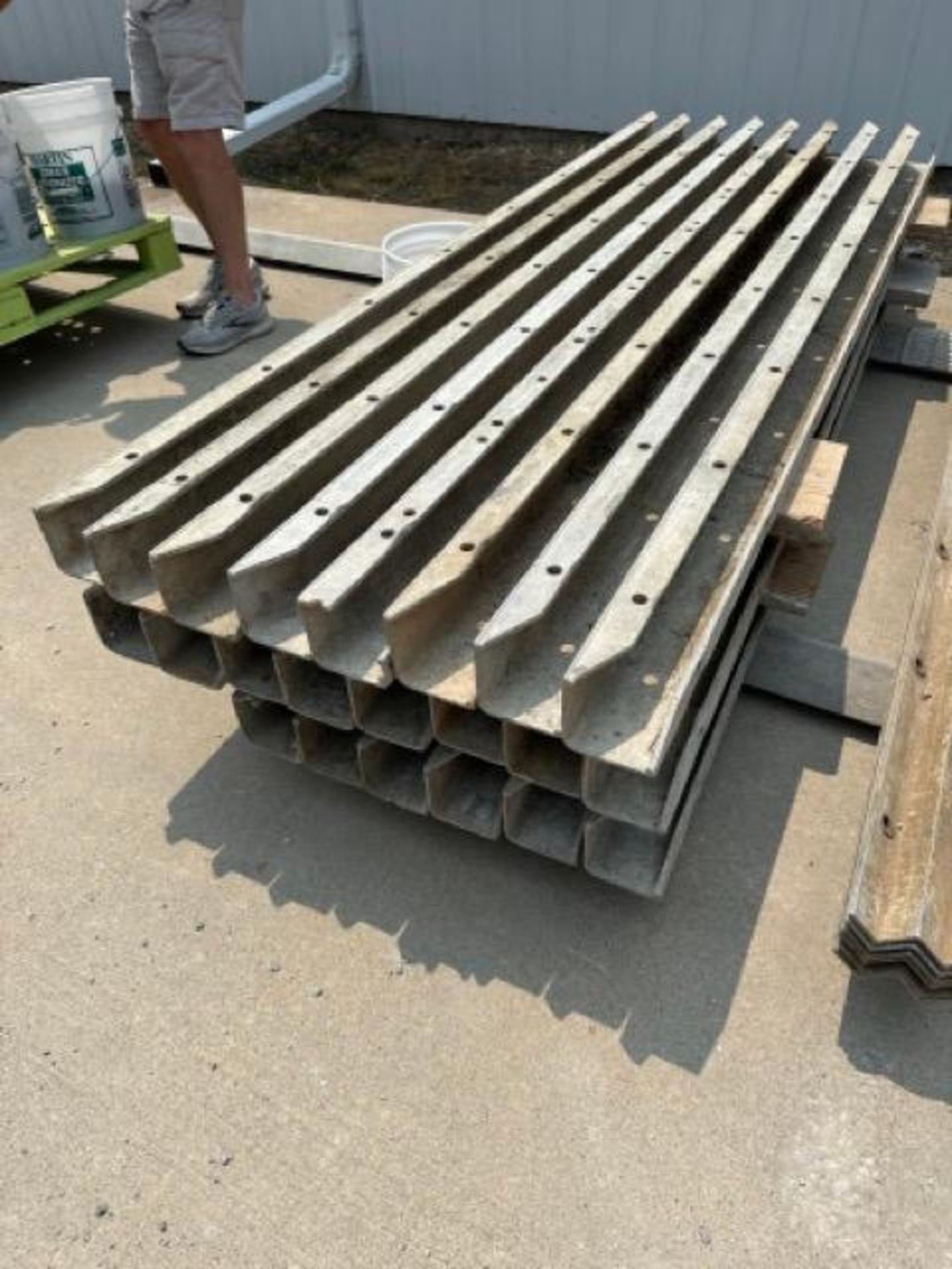 (22) 4" x 4" x 8' ISC Wall-Ties aluminum concrete forms, smooth, 6-12 hole pattern - Image 2 of 3