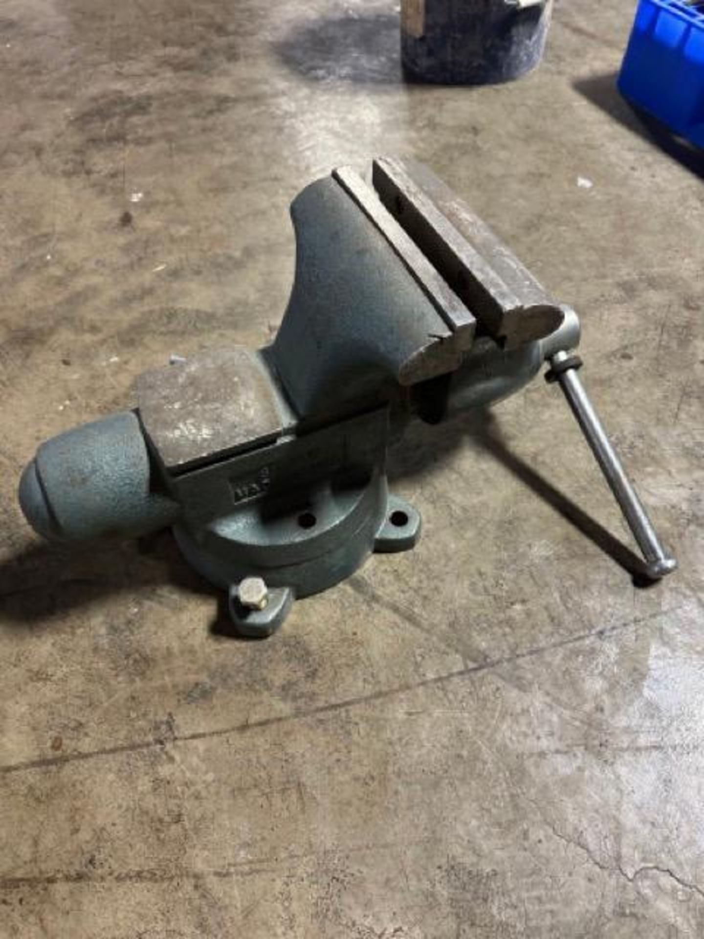 8" bench vise - Image 2 of 3