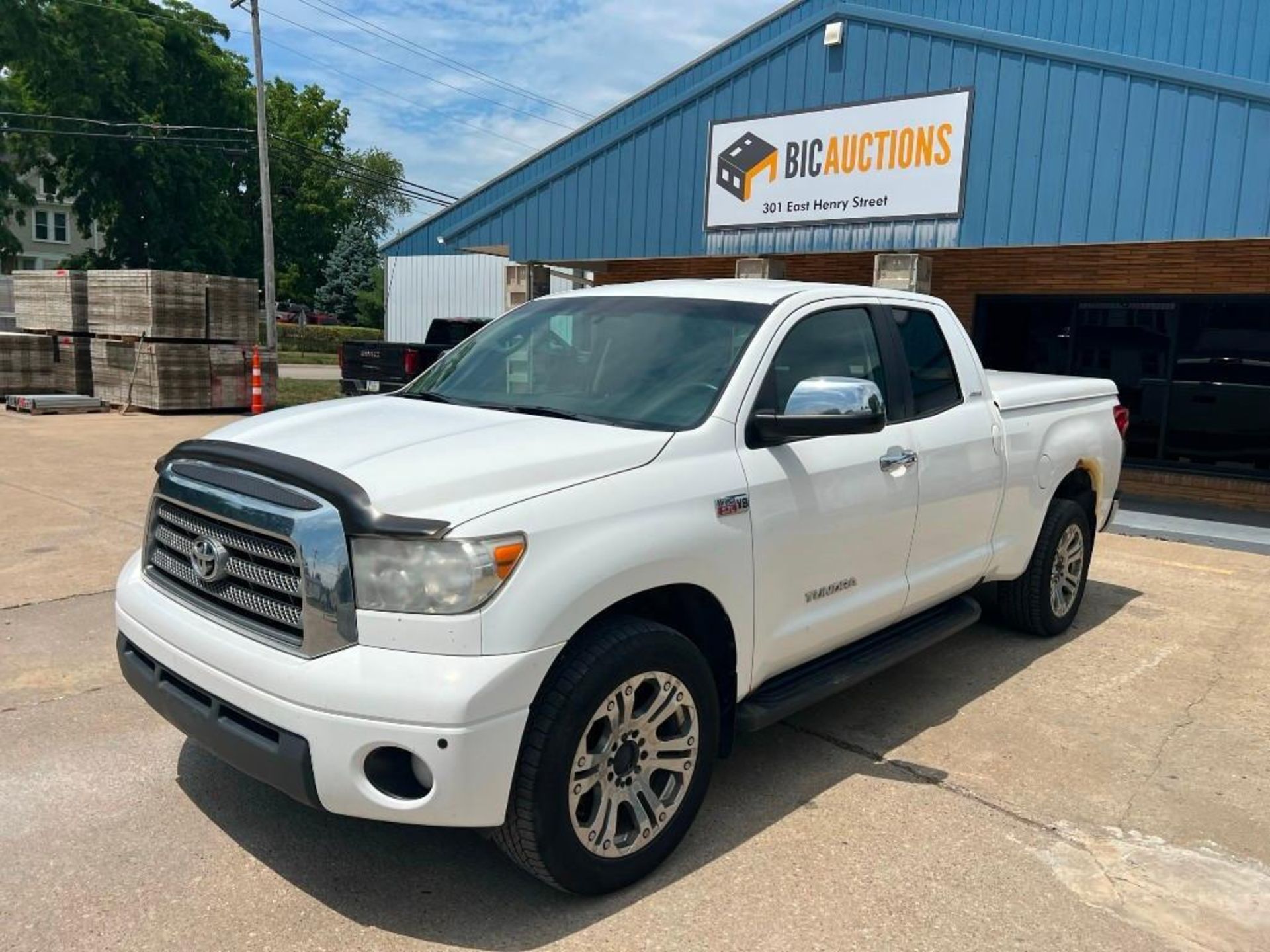 2008 Toyota Tundra truck extended cab, 4x4, V8 5.7L, automatic transmission miles: 258k, VIN: