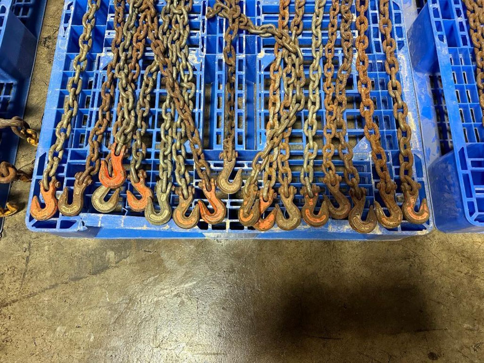 pallet of short chain with hook, located in Mt. Pleasant, IA. - Image 2 of 4