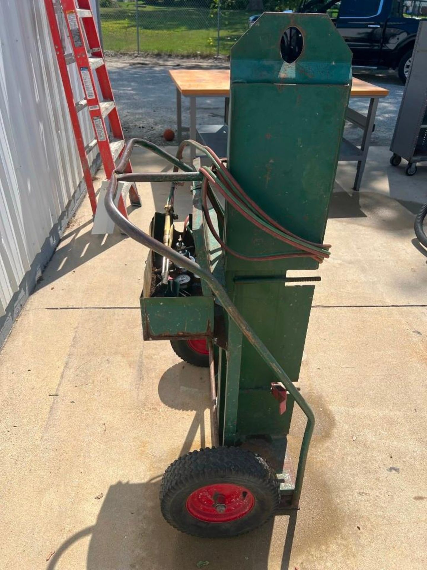 welding cylinder torch cart, located in Mt. Pleasant, IA. - Image 3 of 5