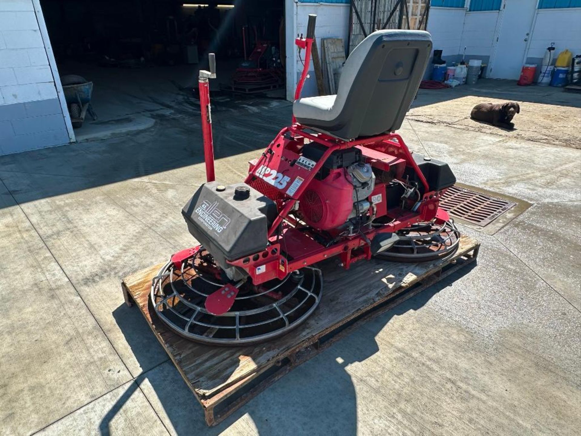 Allen MP225 ride-on edge concrete power trowel, Honda 24hp engine, manual pitch control, finish - Image 4 of 11