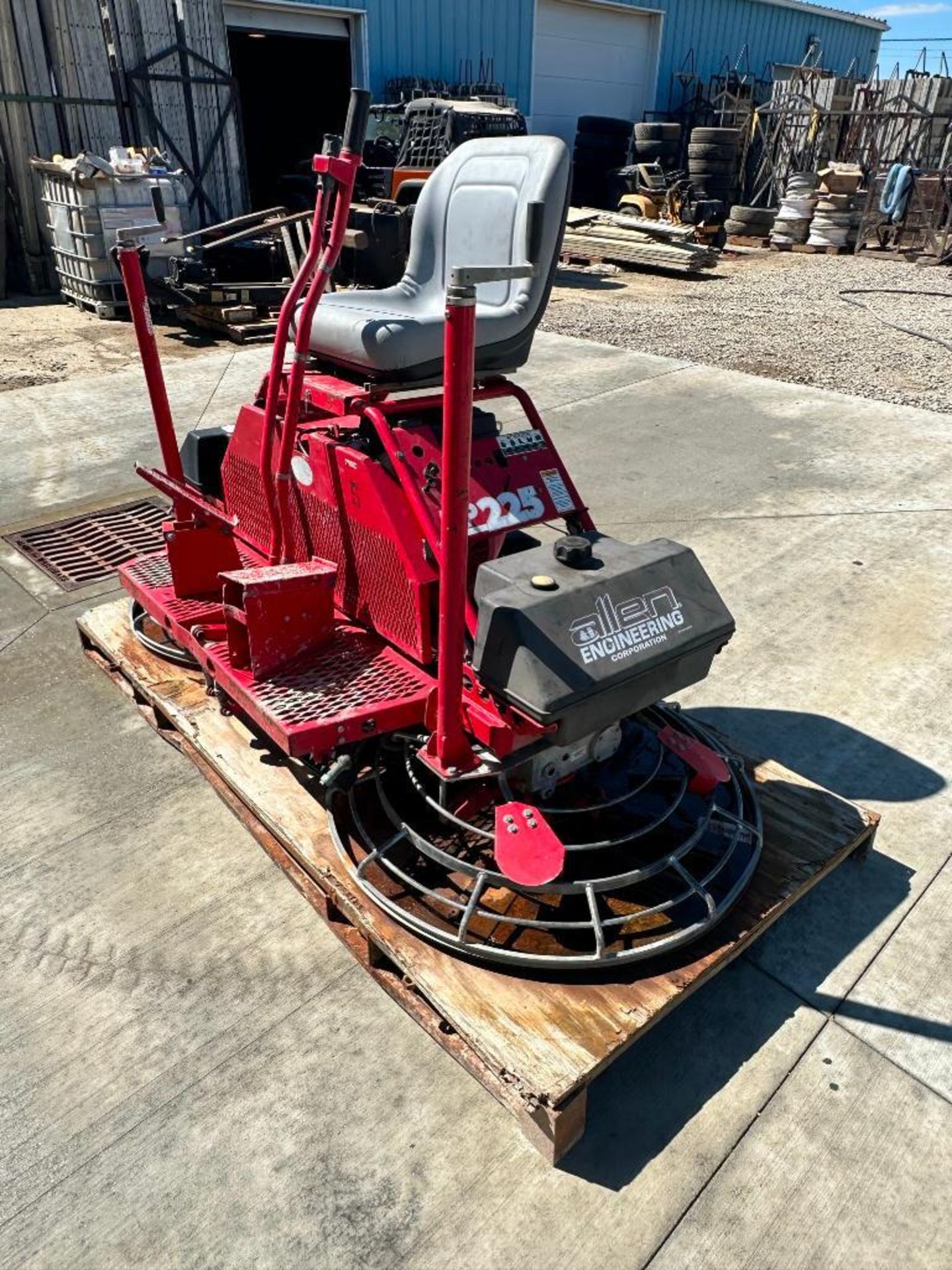 Allen MP225 ride-on edge concrete power trowel, Honda 24hp engine, manual pitch control, finish - Image 2 of 11