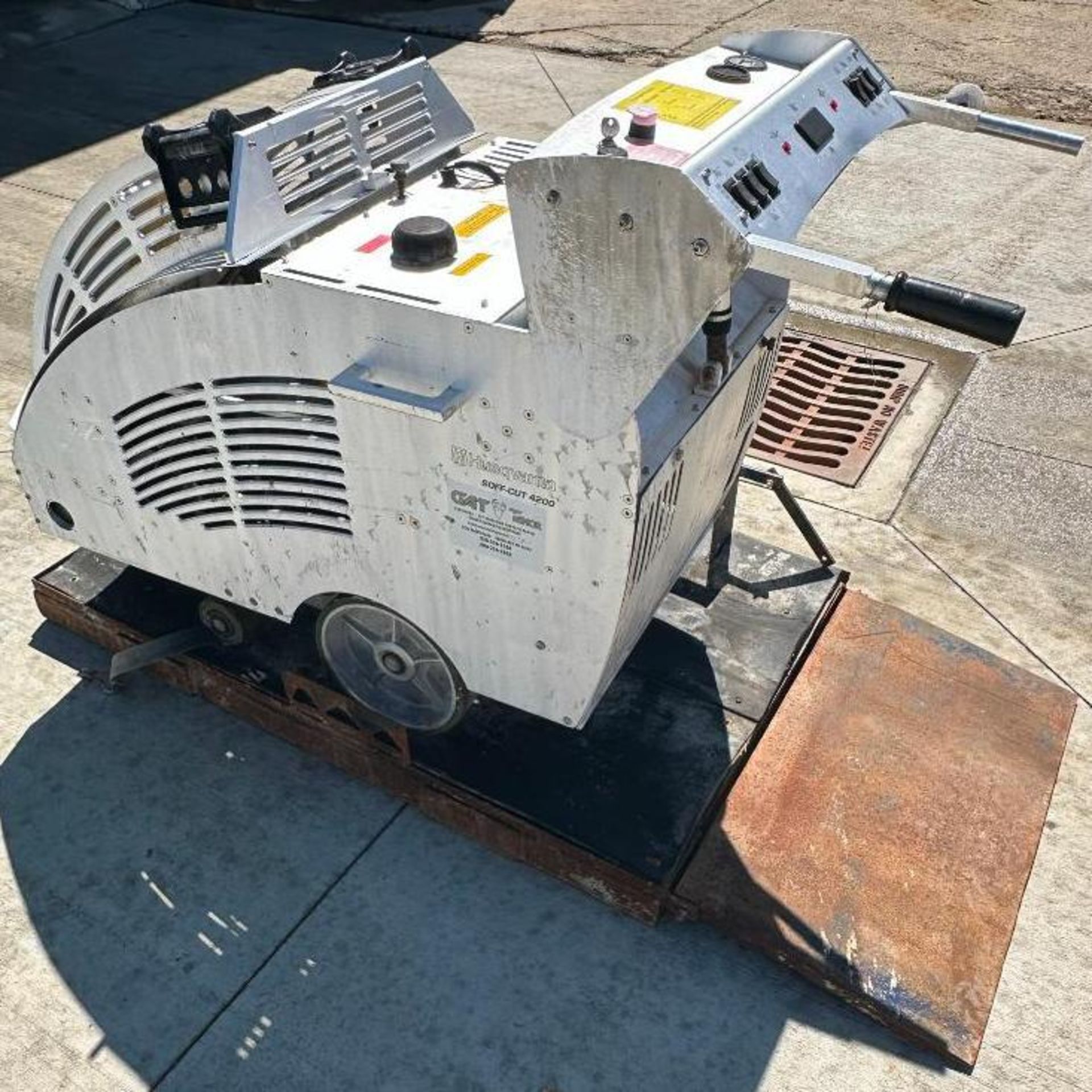 Soff Cut 4200 14" early entry concrete saw, Kohler engine, 296 hours, power handle adjustment, power - Image 4 of 10