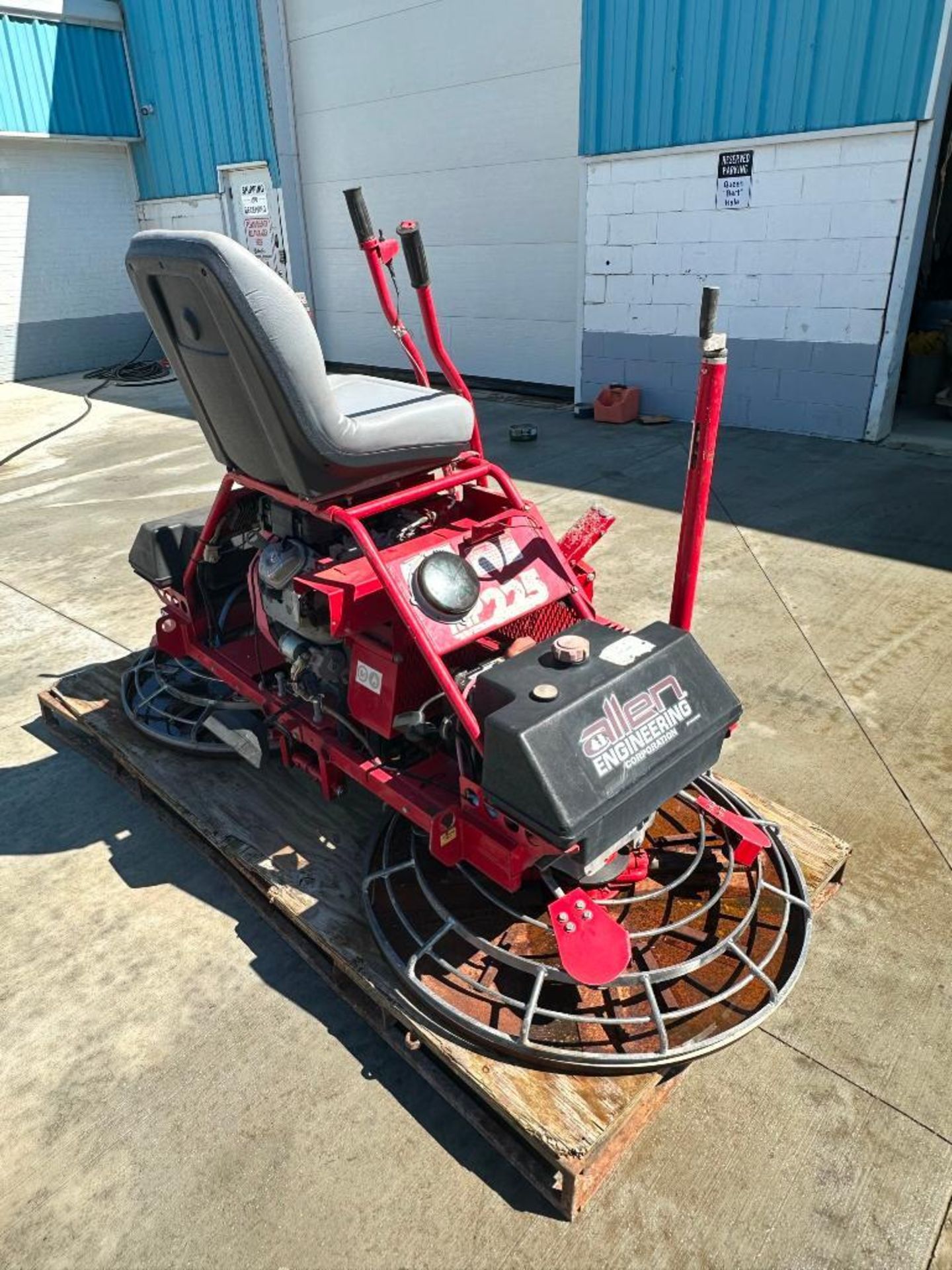Allen MP225 ride-on edge concrete power trowel, Honda 24hp engine, manual pitch control, finish - Image 6 of 11