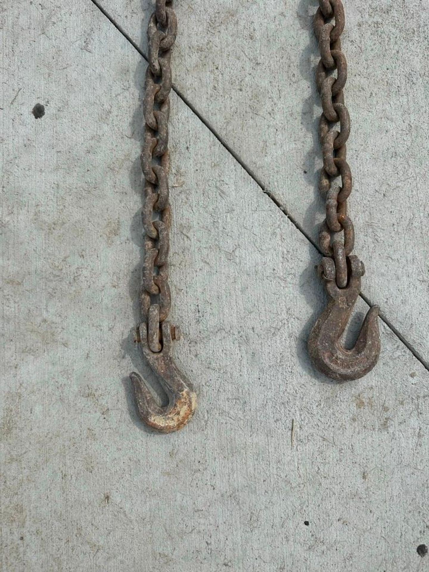 (2) chain with hook - Image 3 of 3