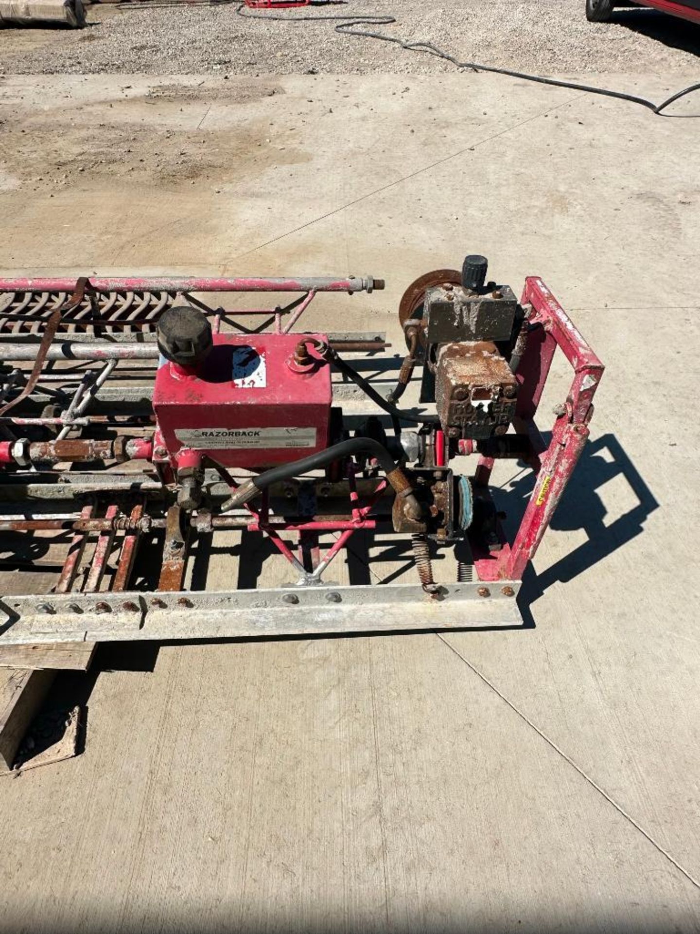 Allen Razorback 100x truss screed, hydraulic winch feed control, 30' total length, runs and operates - Image 5 of 9