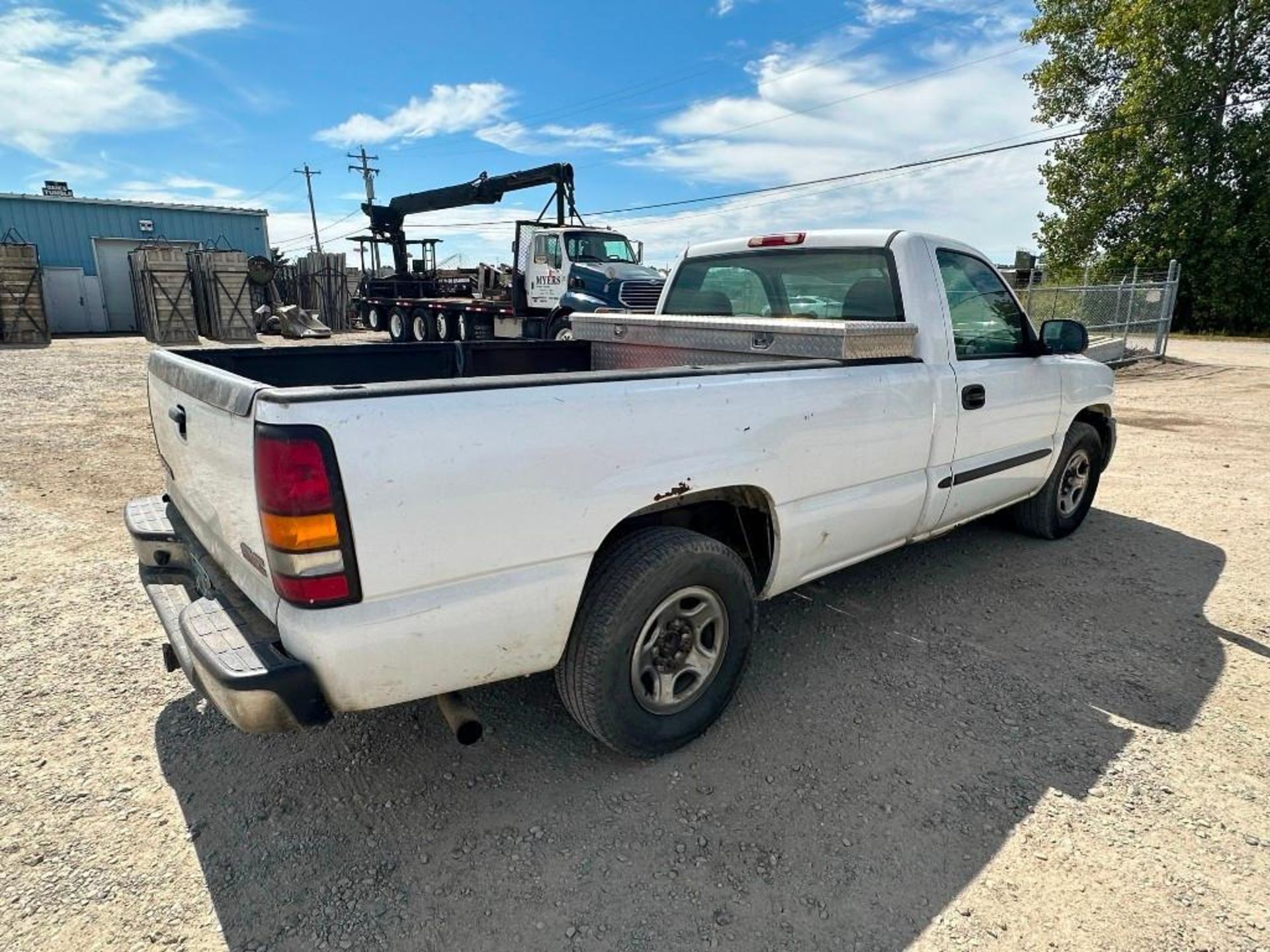 2004 GMC Sierra 1500 pickup truck, regular cab, miles: 309,833, VIN:1GTEC14T64Z255227, runs and - Image 5 of 21