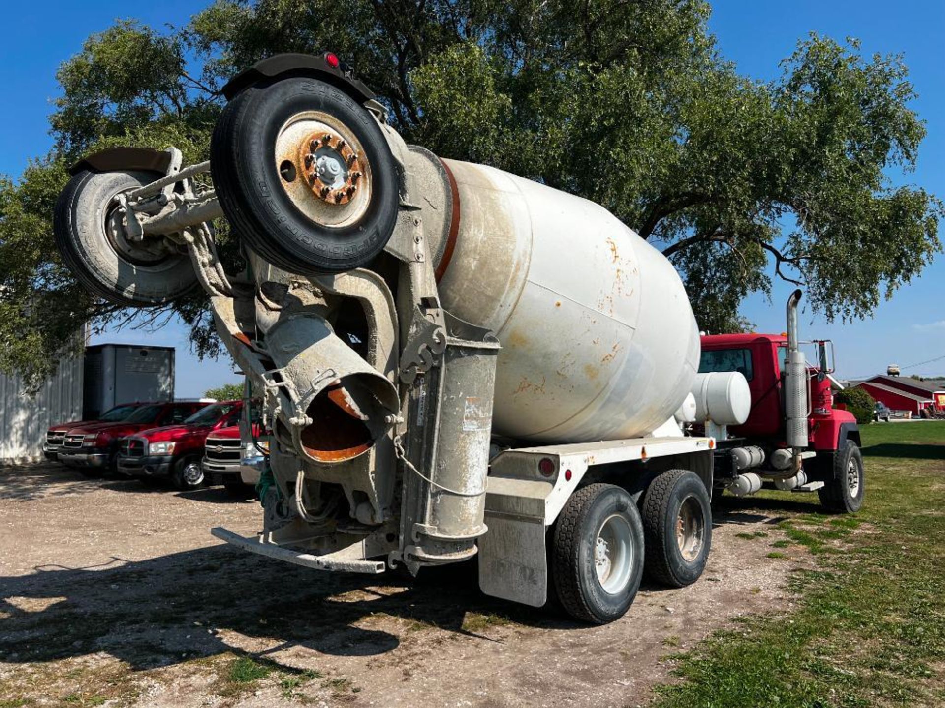 2001 Mack RD690S Concrete Mixer Truck, NON-RUNNING, miles showing: 92k, hours showing: 19,109, Eaton - Image 4 of 17